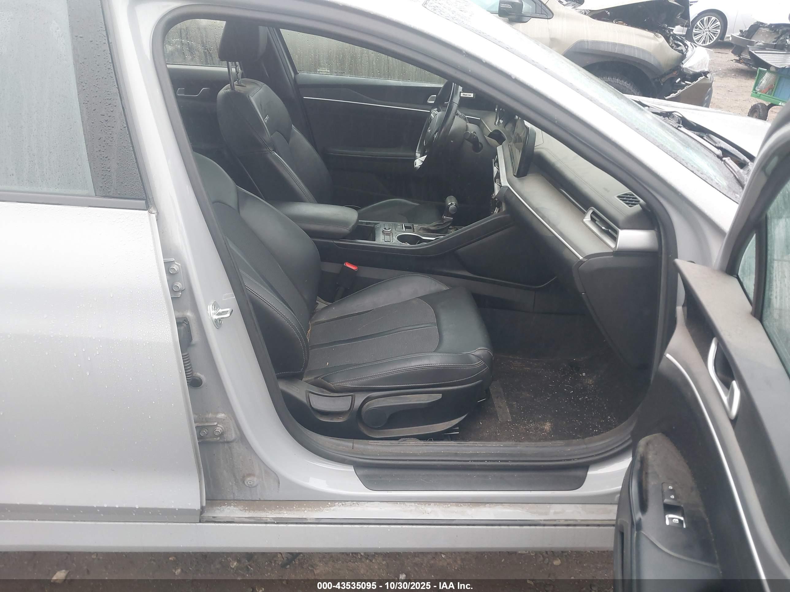KIA K5 image 5