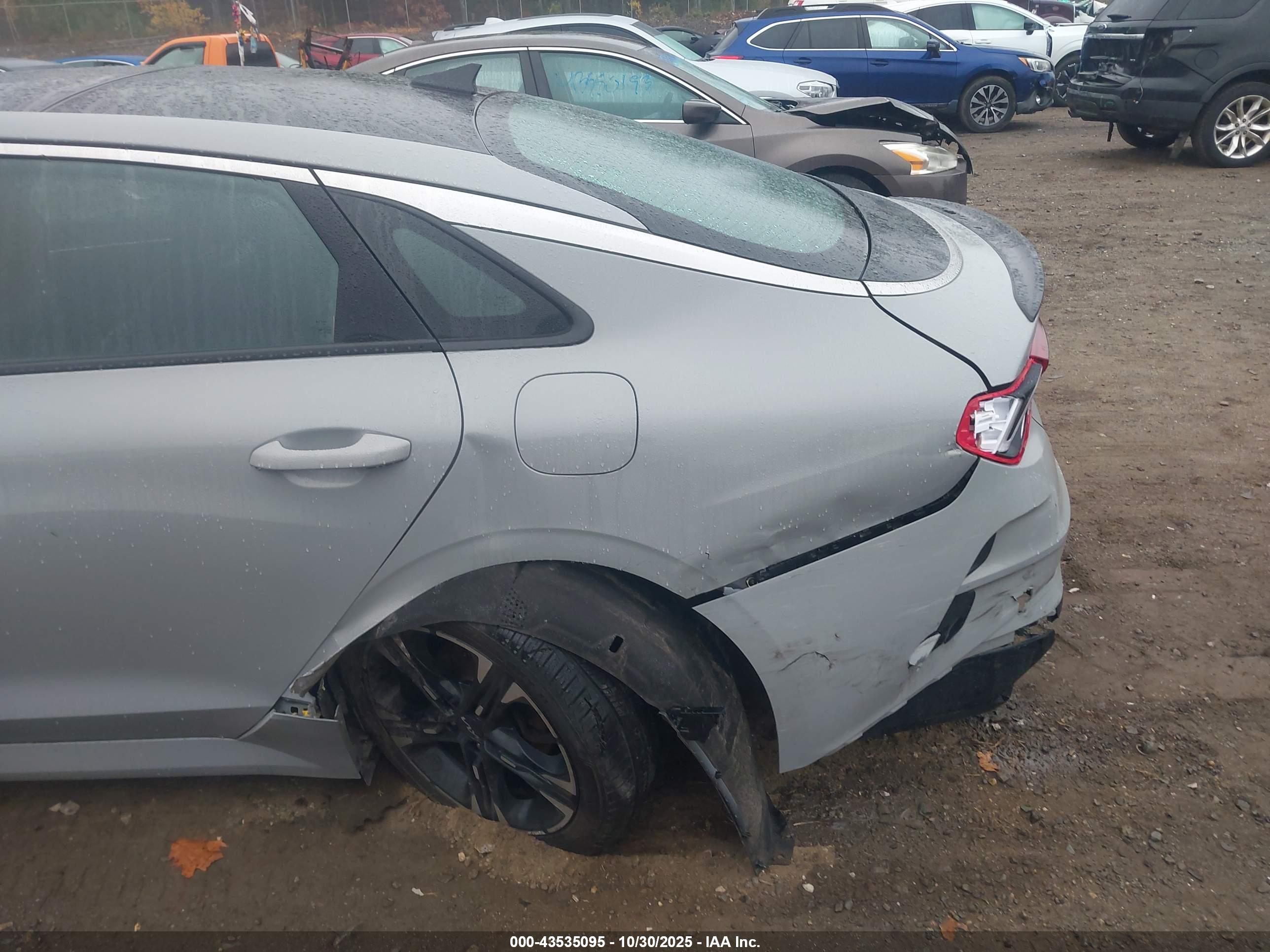 KIA K5 image 6