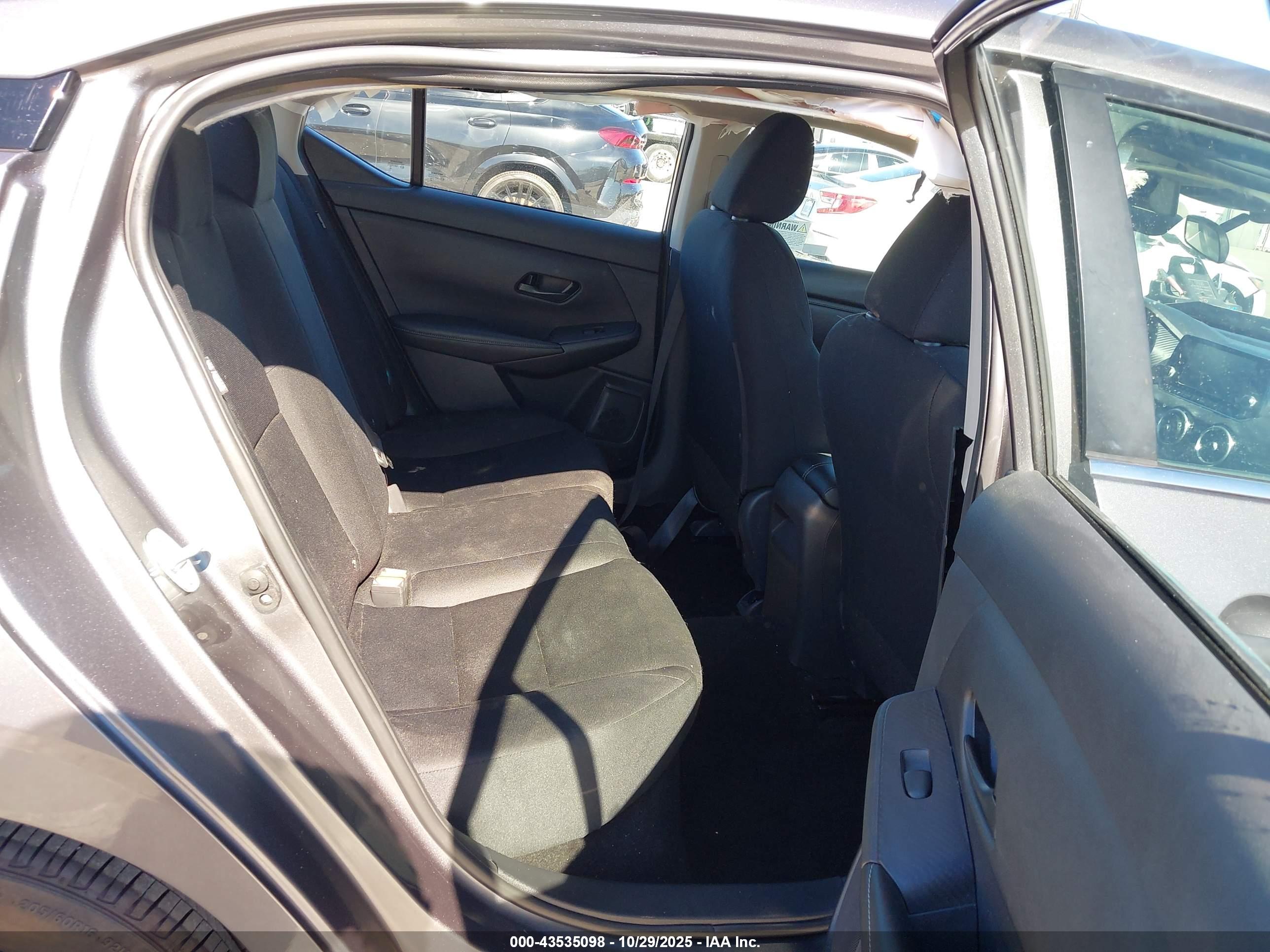 NISSAN SENTRA image 8