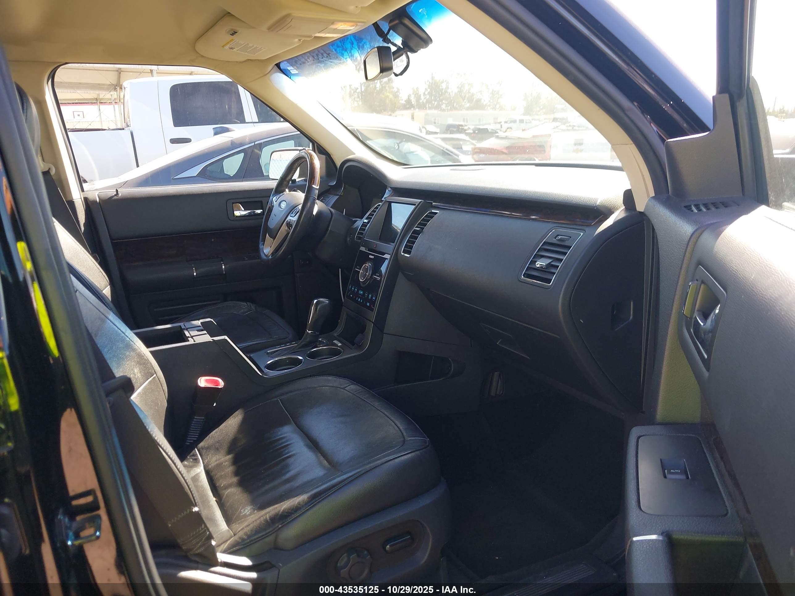 FORD FLEX image 5