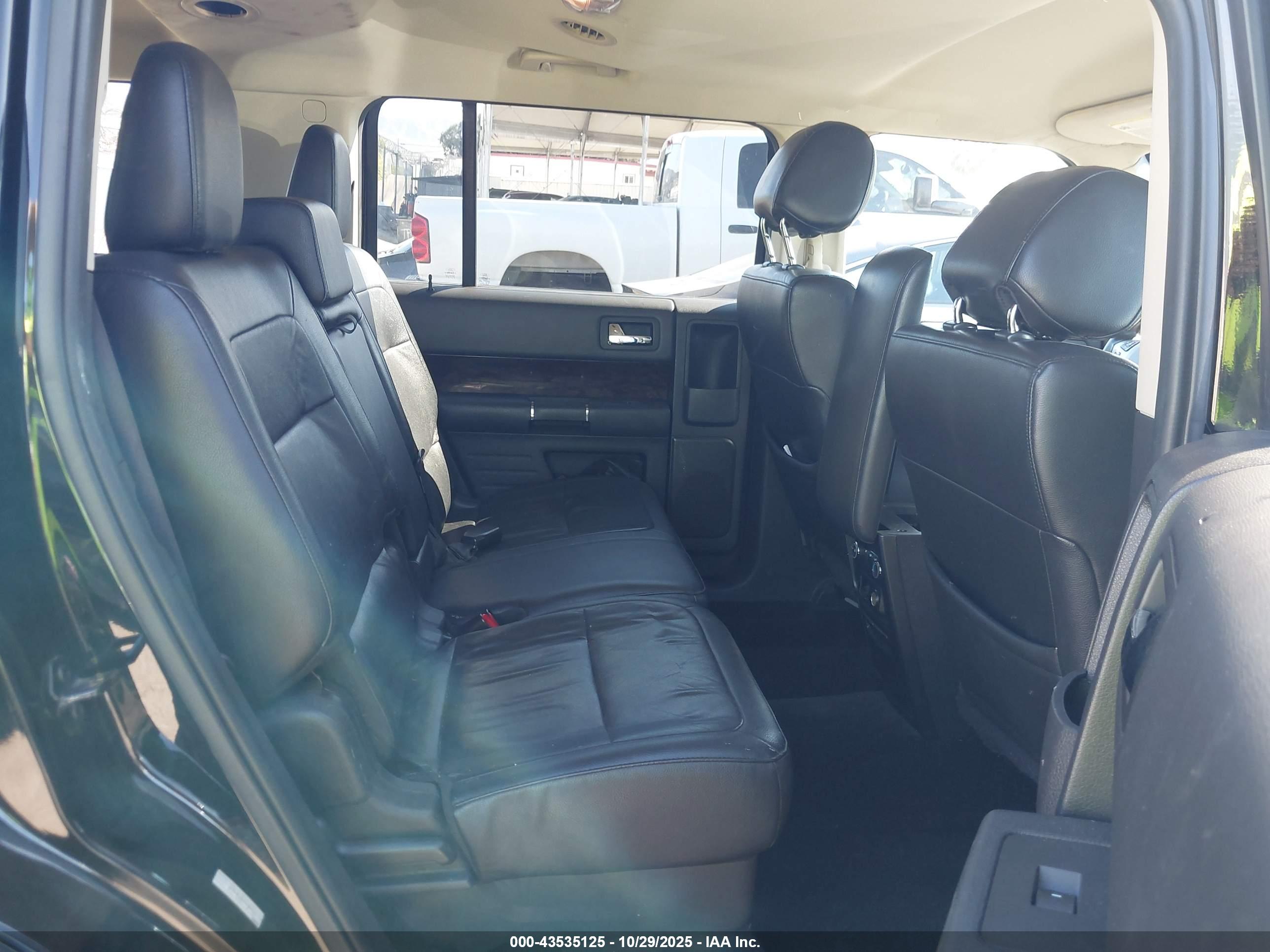 FORD FLEX image 8