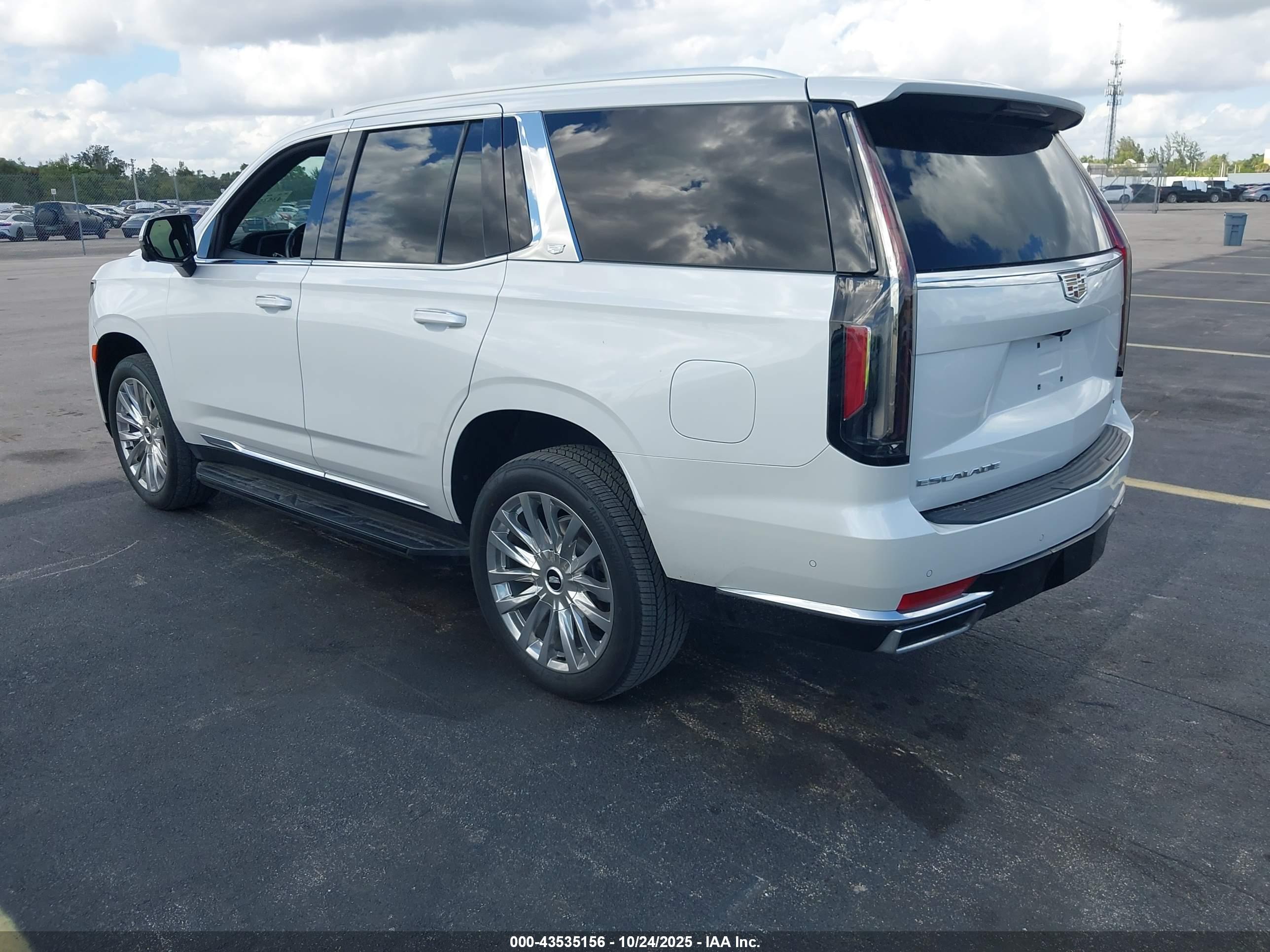 CADILLAC ESCALADE image 3