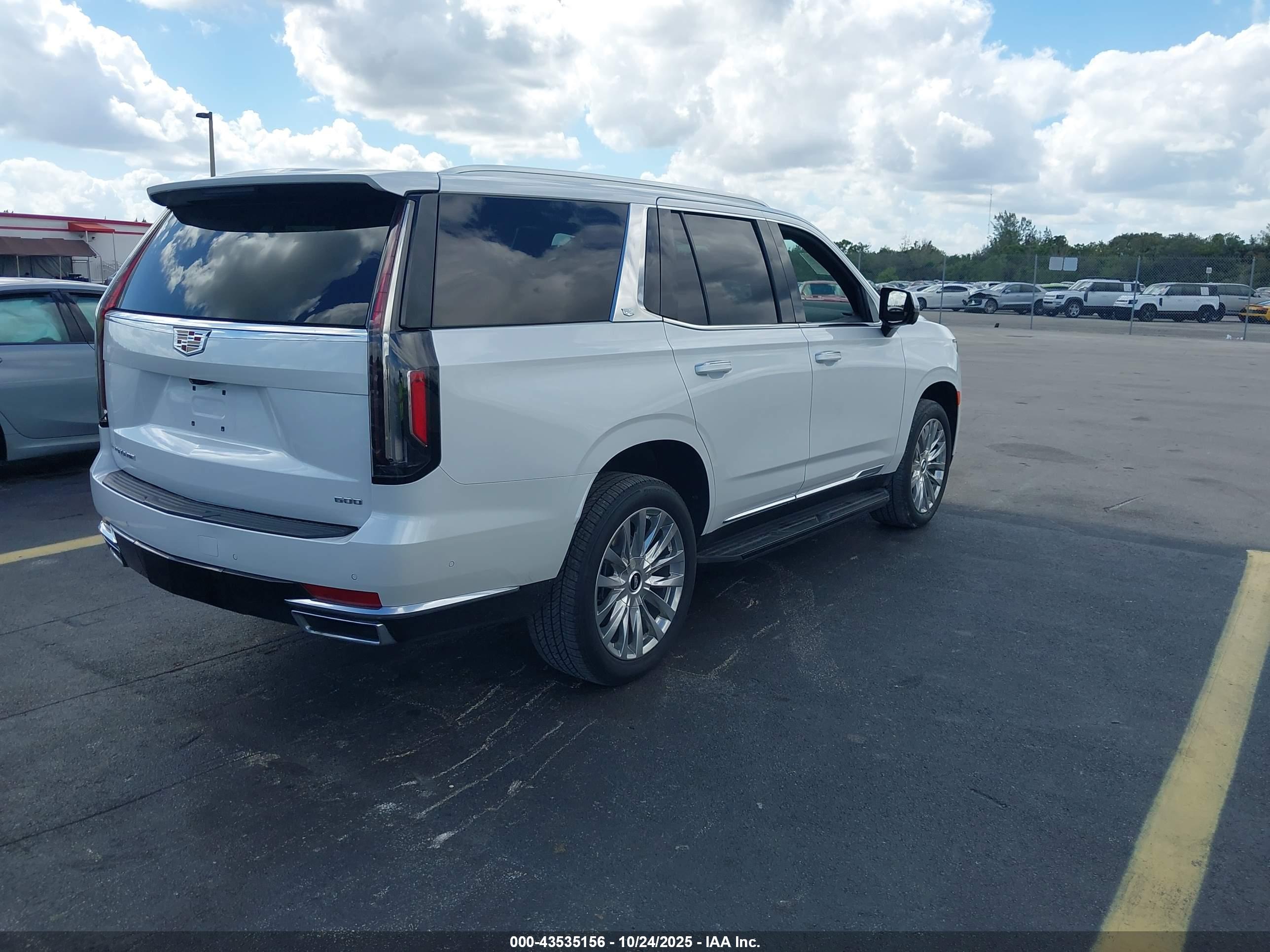CADILLAC ESCALADE image 4