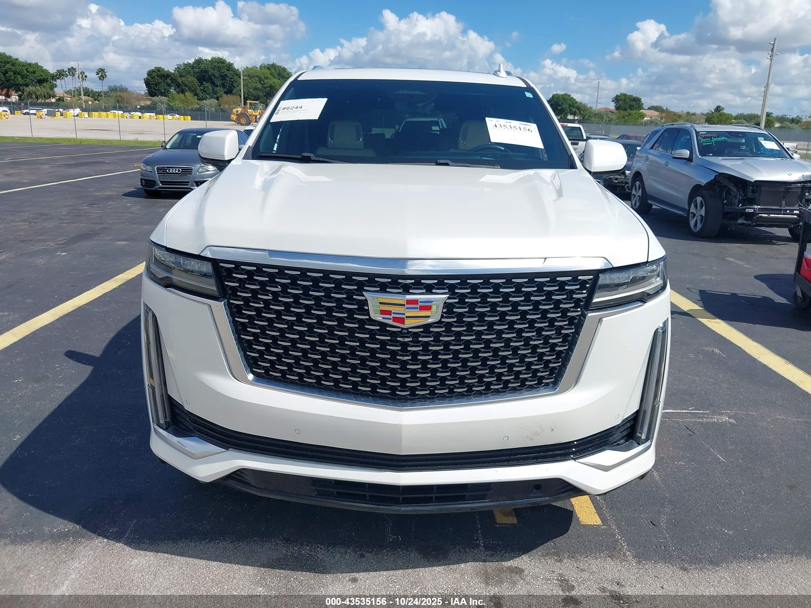 CADILLAC ESCALADE image 6
