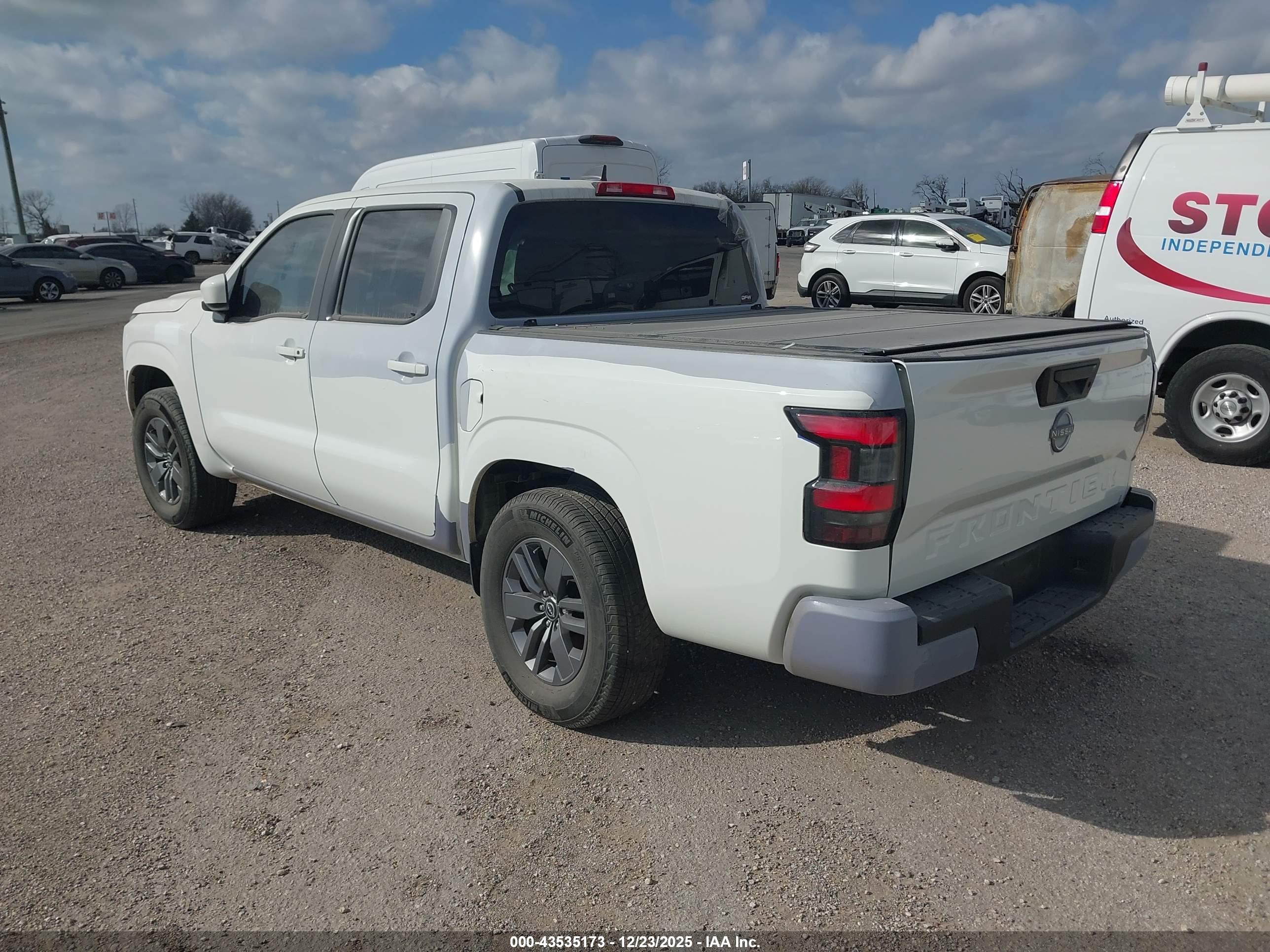 NISSAN FRONTIER image 3