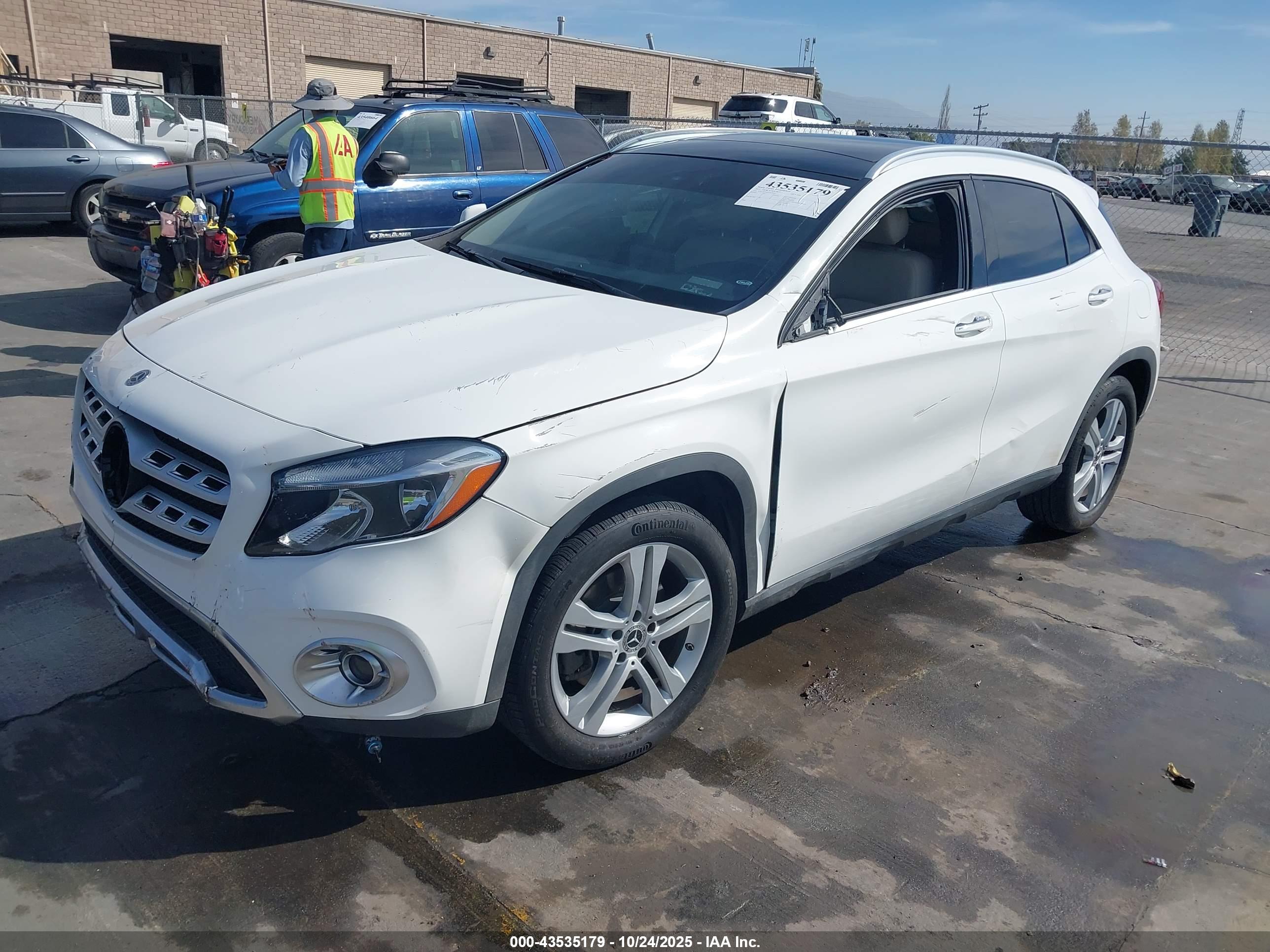 MERCEDES-BENZ GLA image 2