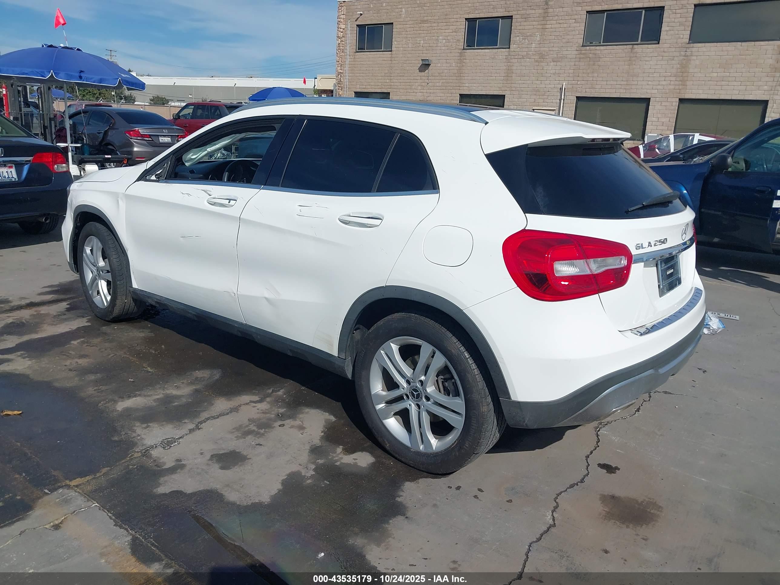 MERCEDES-BENZ GLA image 3