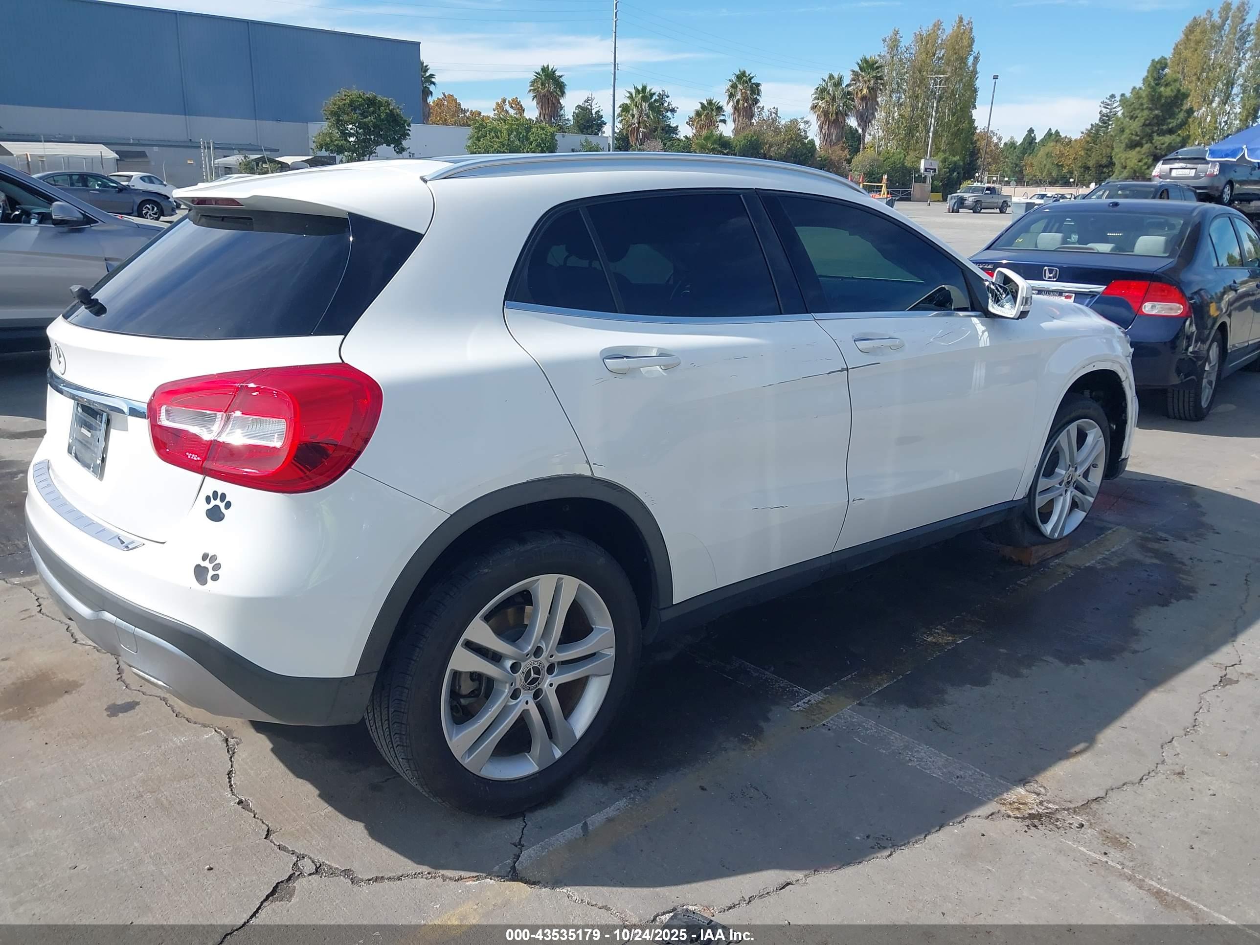 MERCEDES-BENZ GLA image 4