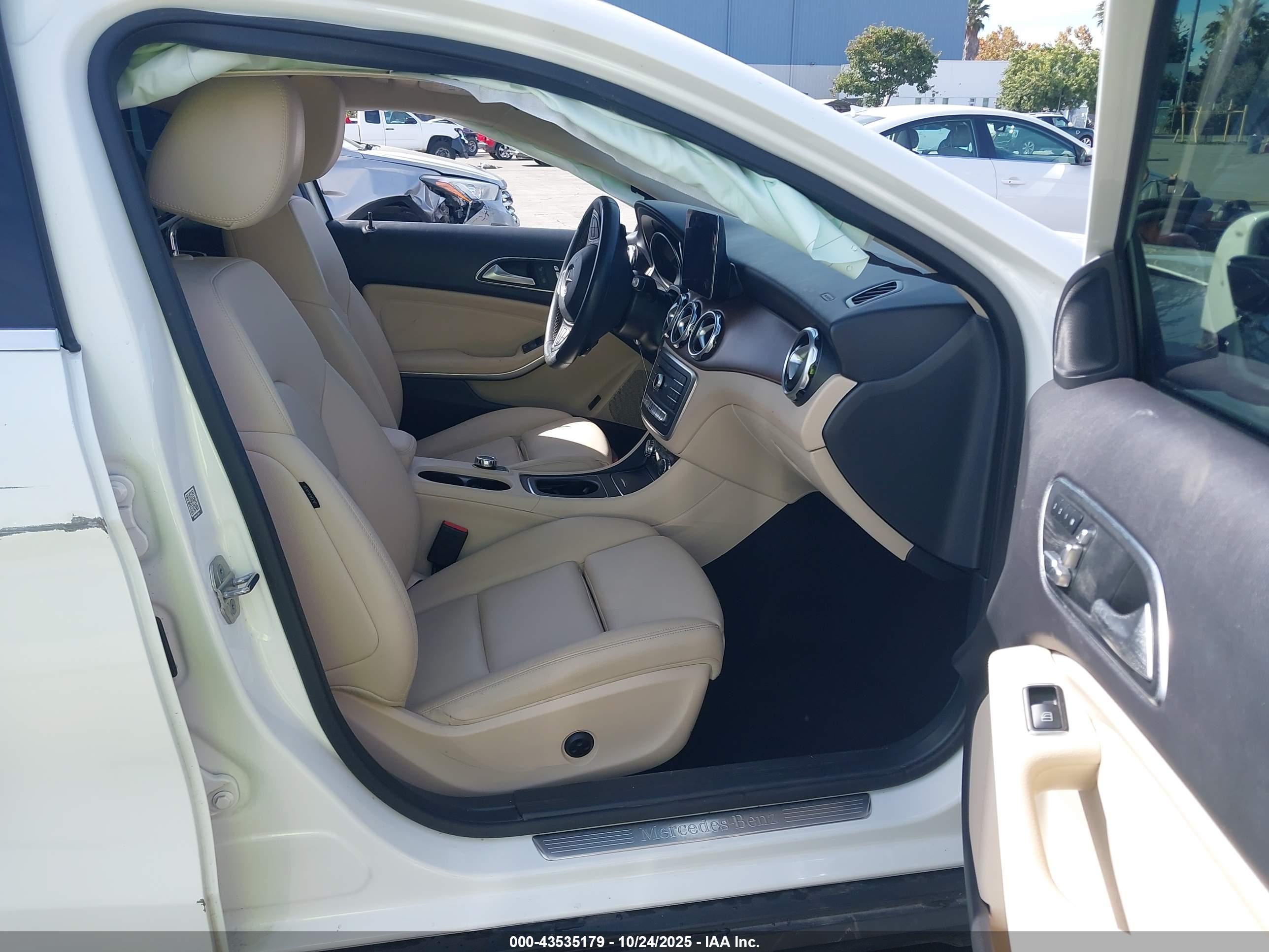 MERCEDES-BENZ GLA image 5