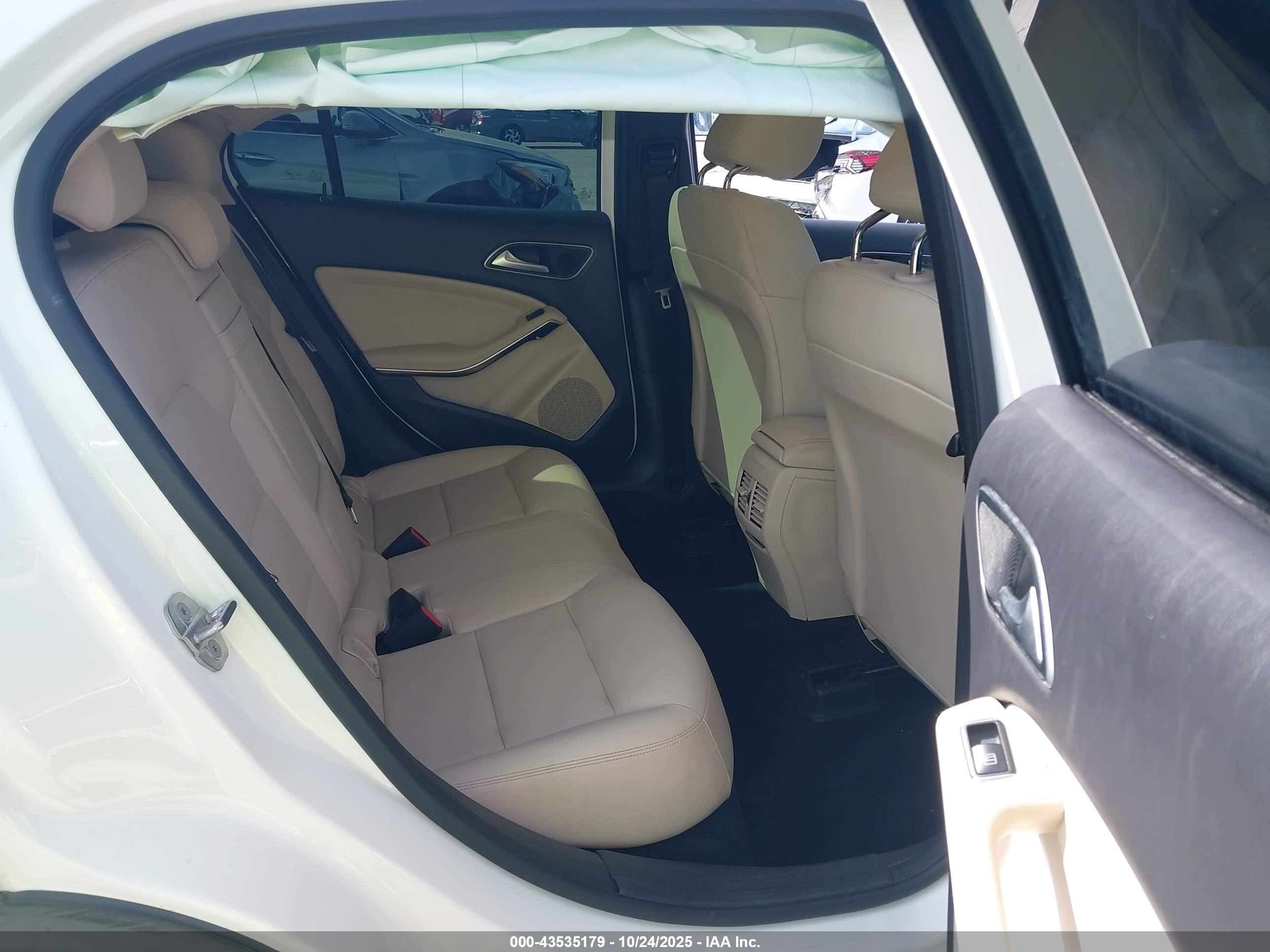 MERCEDES-BENZ GLA image 8
