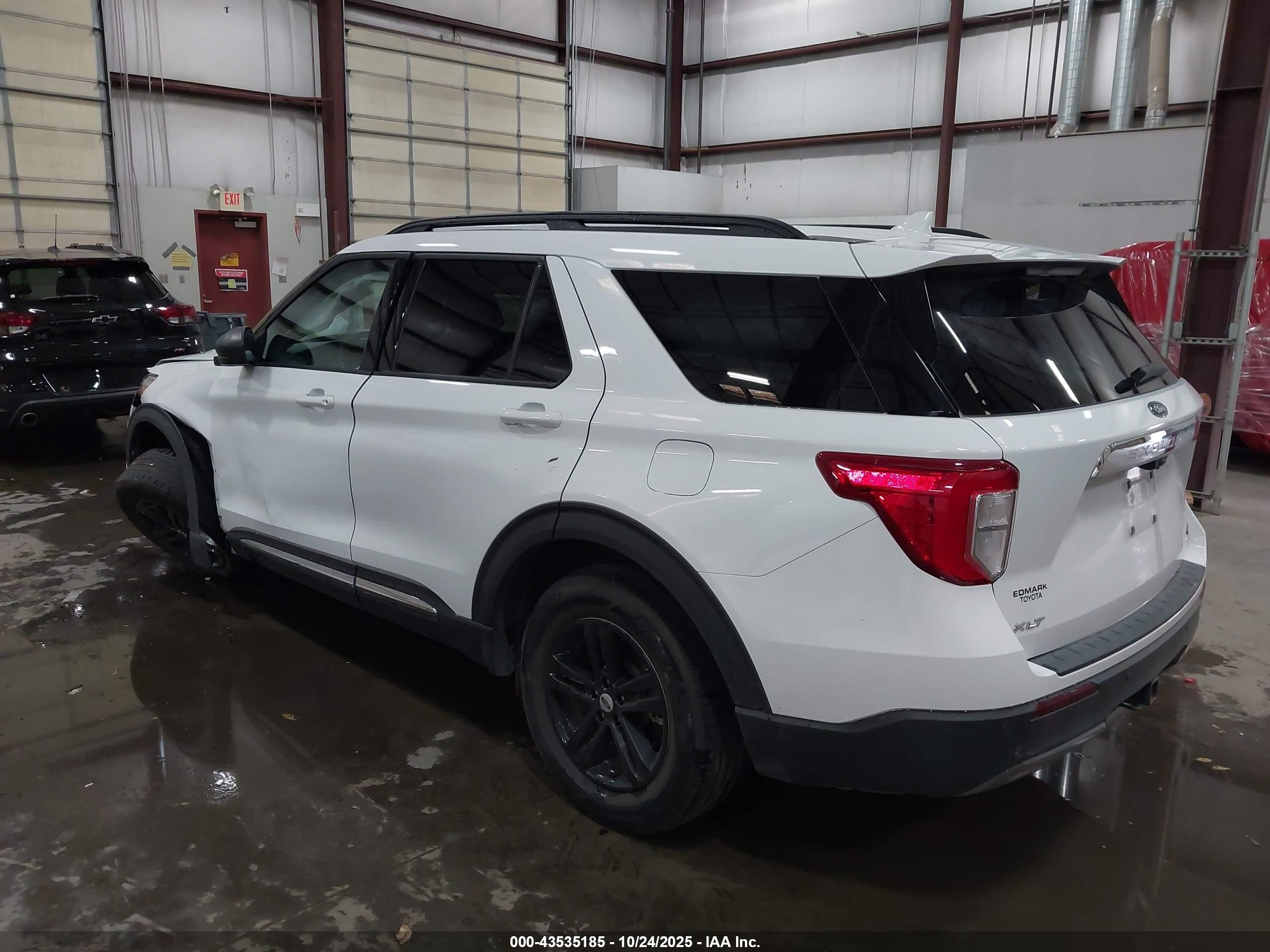 FORD EXPLORER image 3