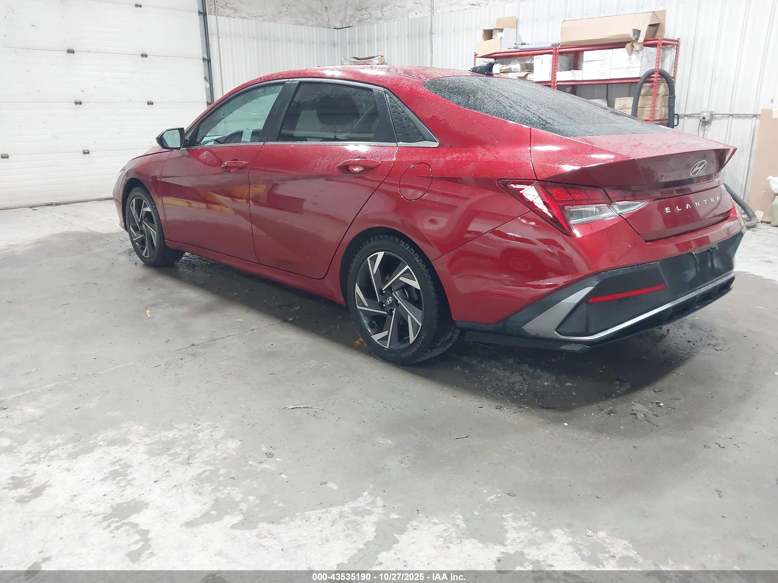 HYUNDAI ELANTRA image 3