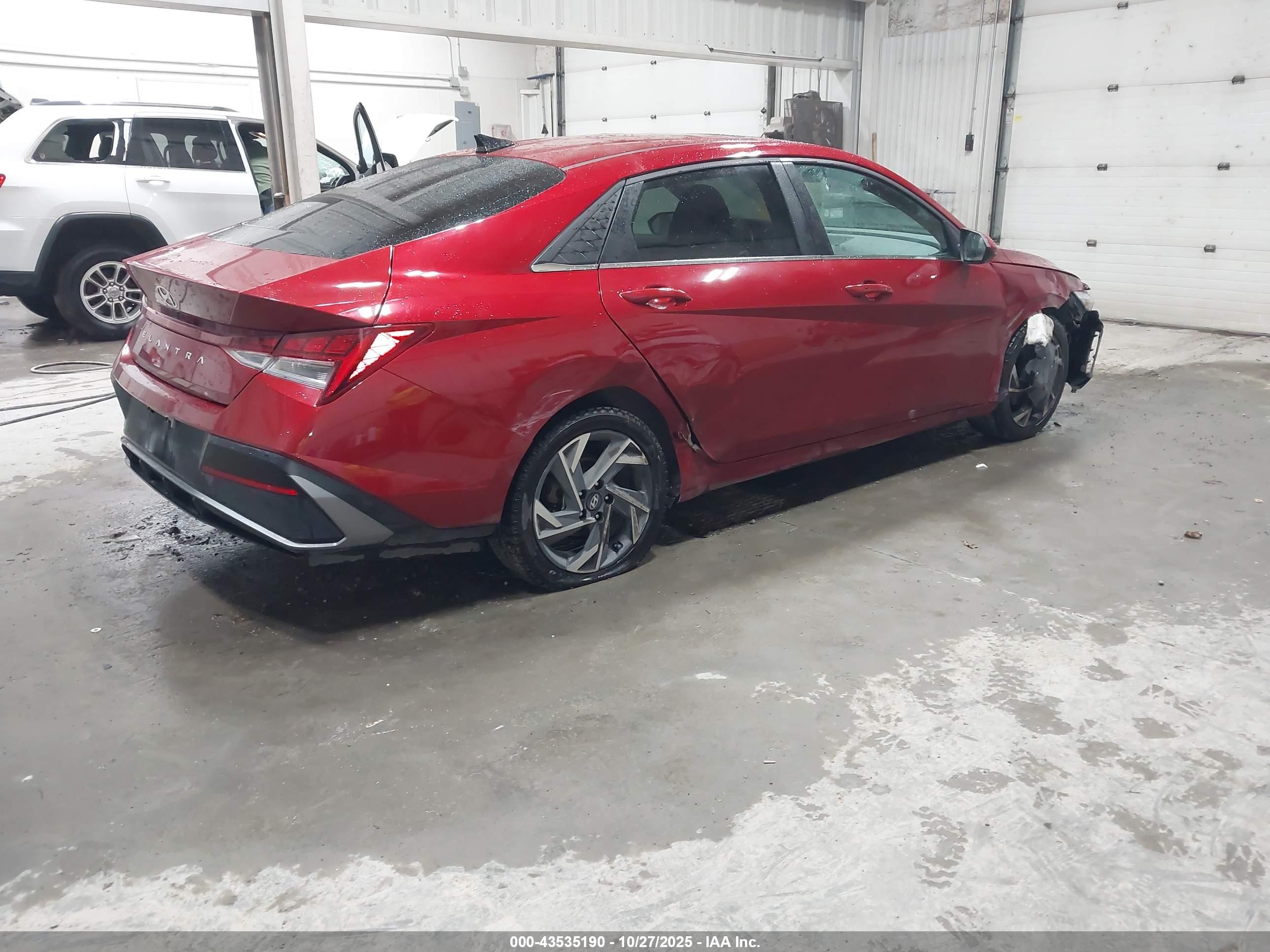HYUNDAI ELANTRA image 4
