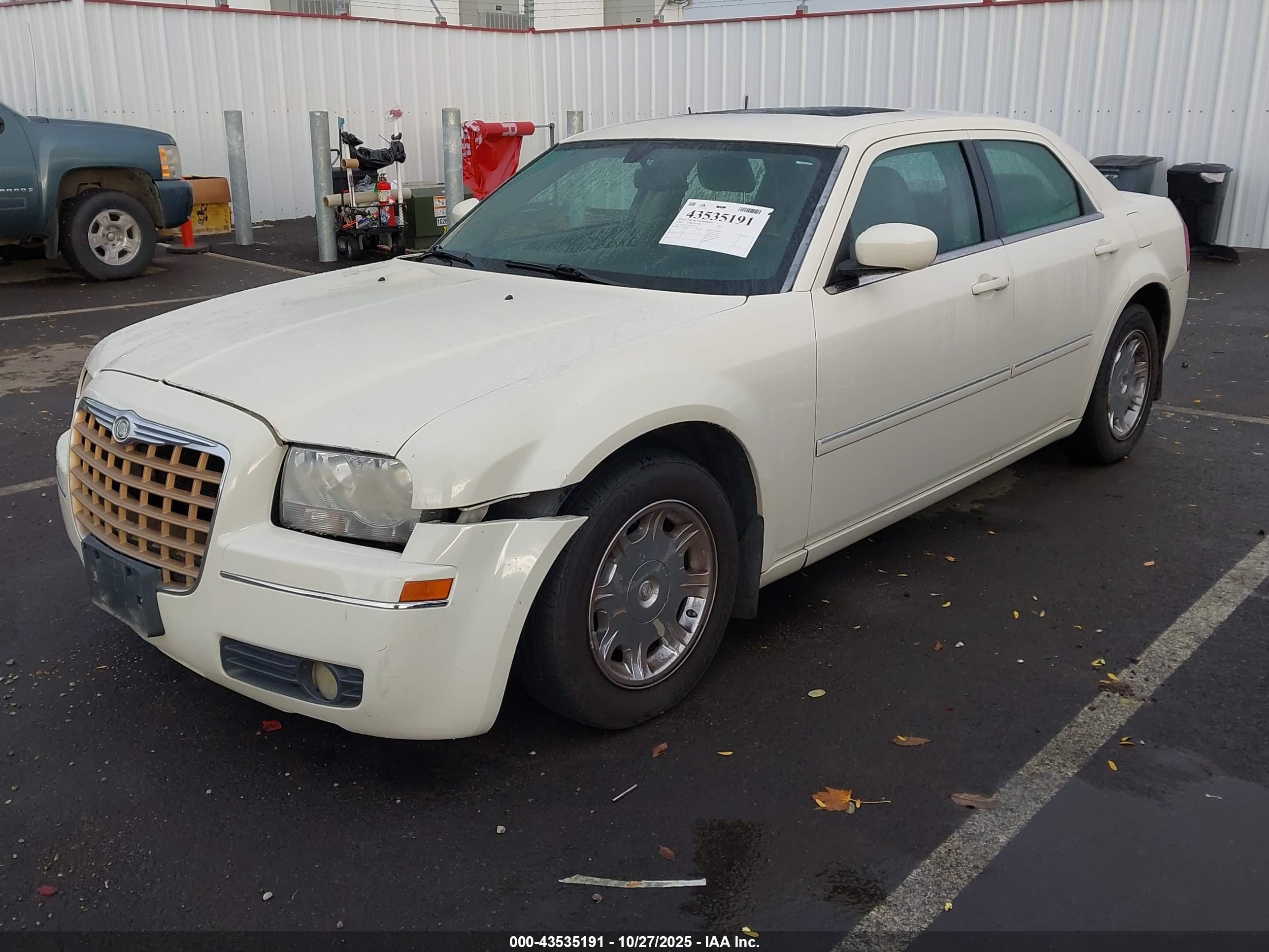 CHRYSLER 300 image 2