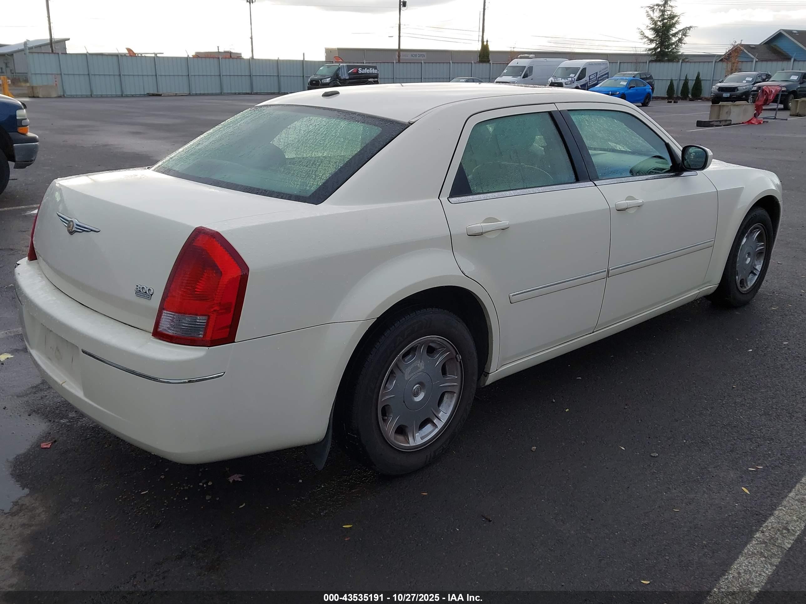 CHRYSLER 300 image 4