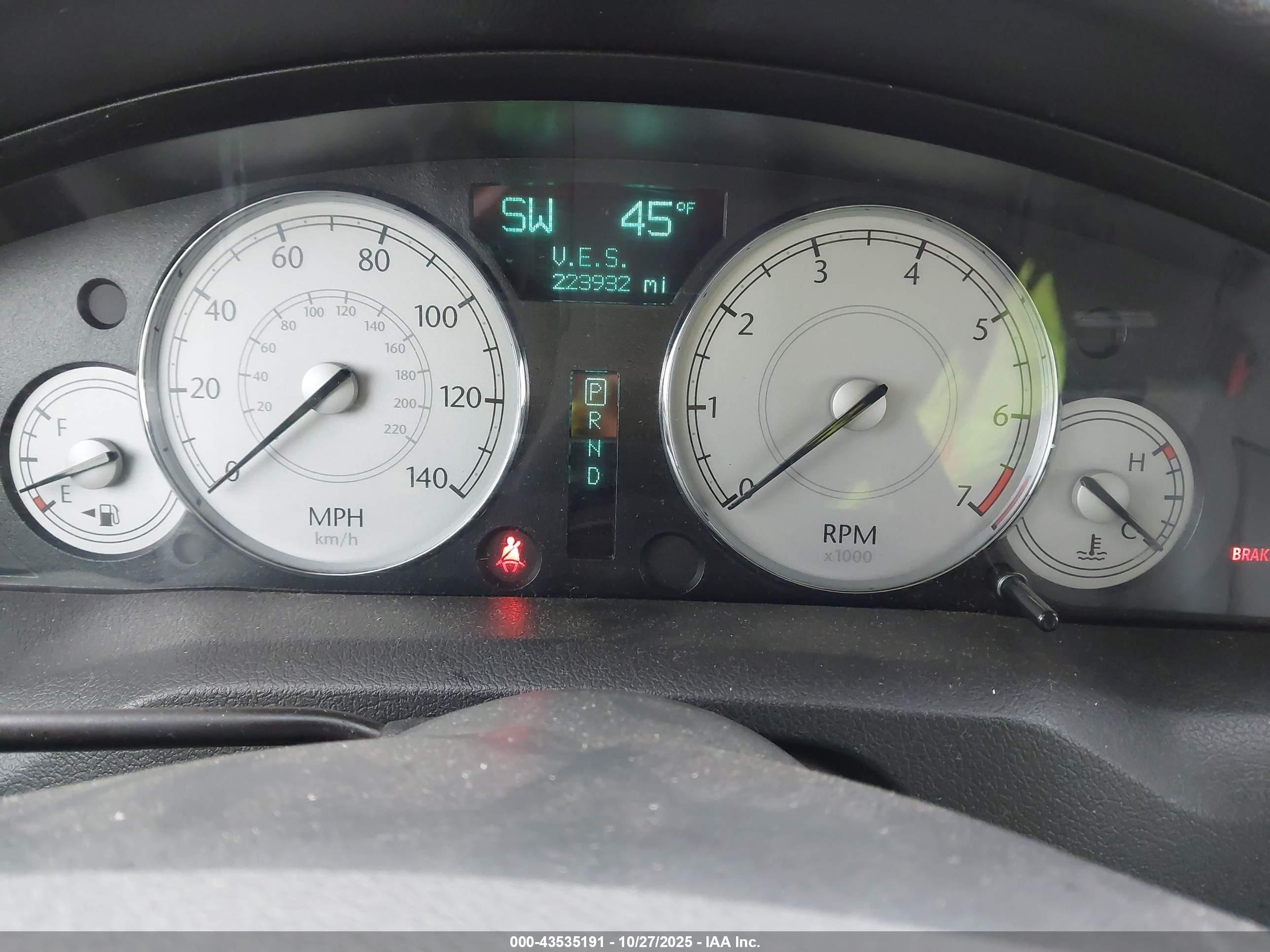 CHRYSLER 300 image 7
