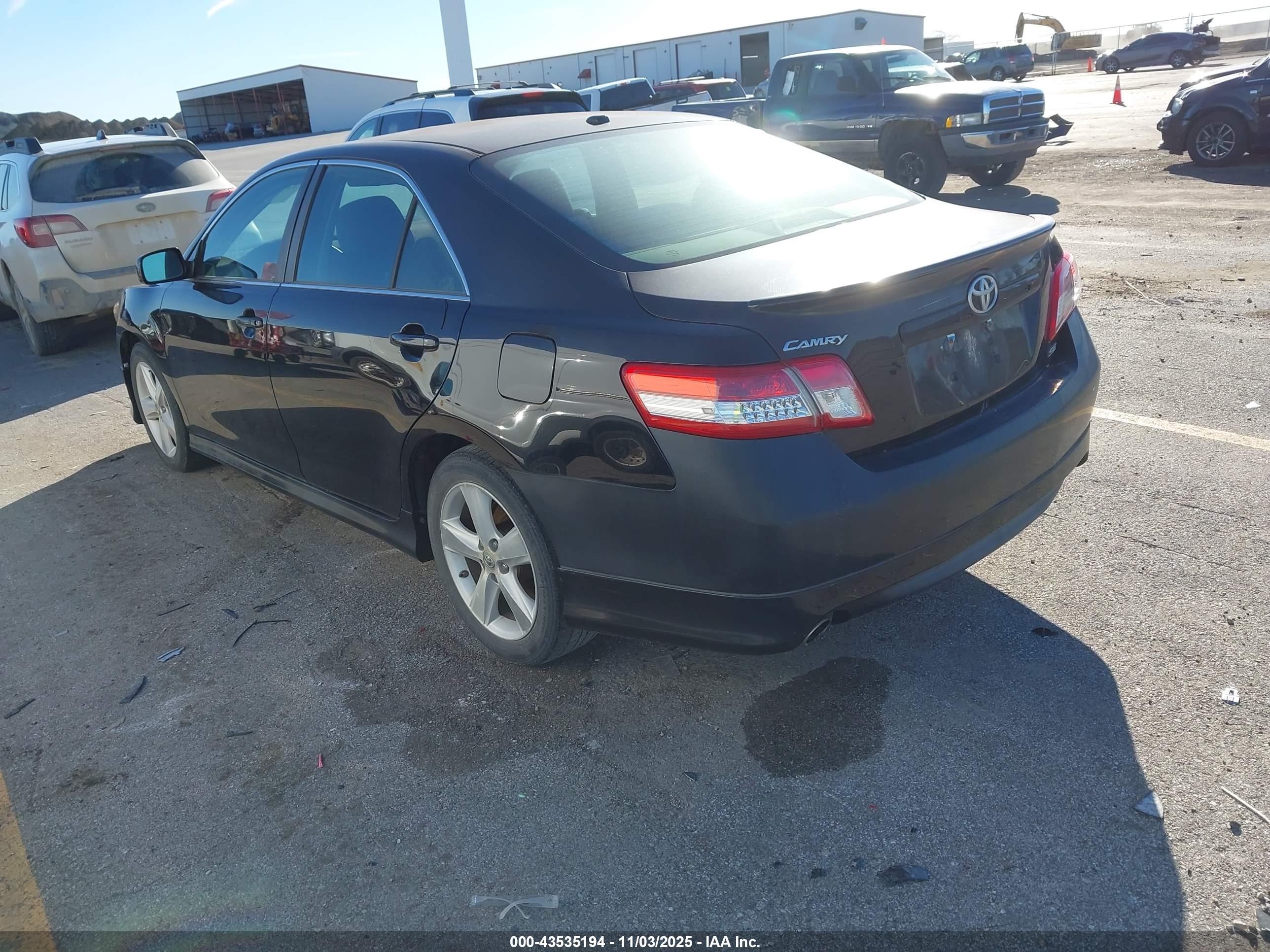 TOYOTA CAMRY image 3