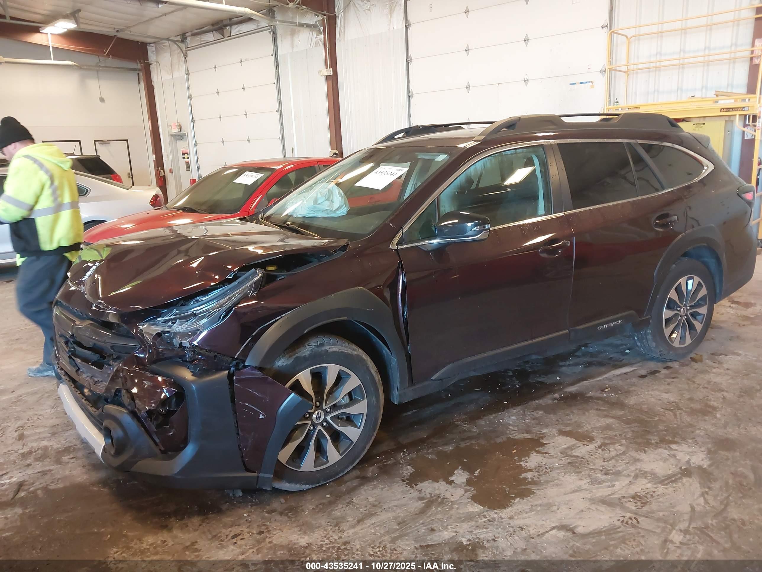 SUBARU OUTBACK image 2