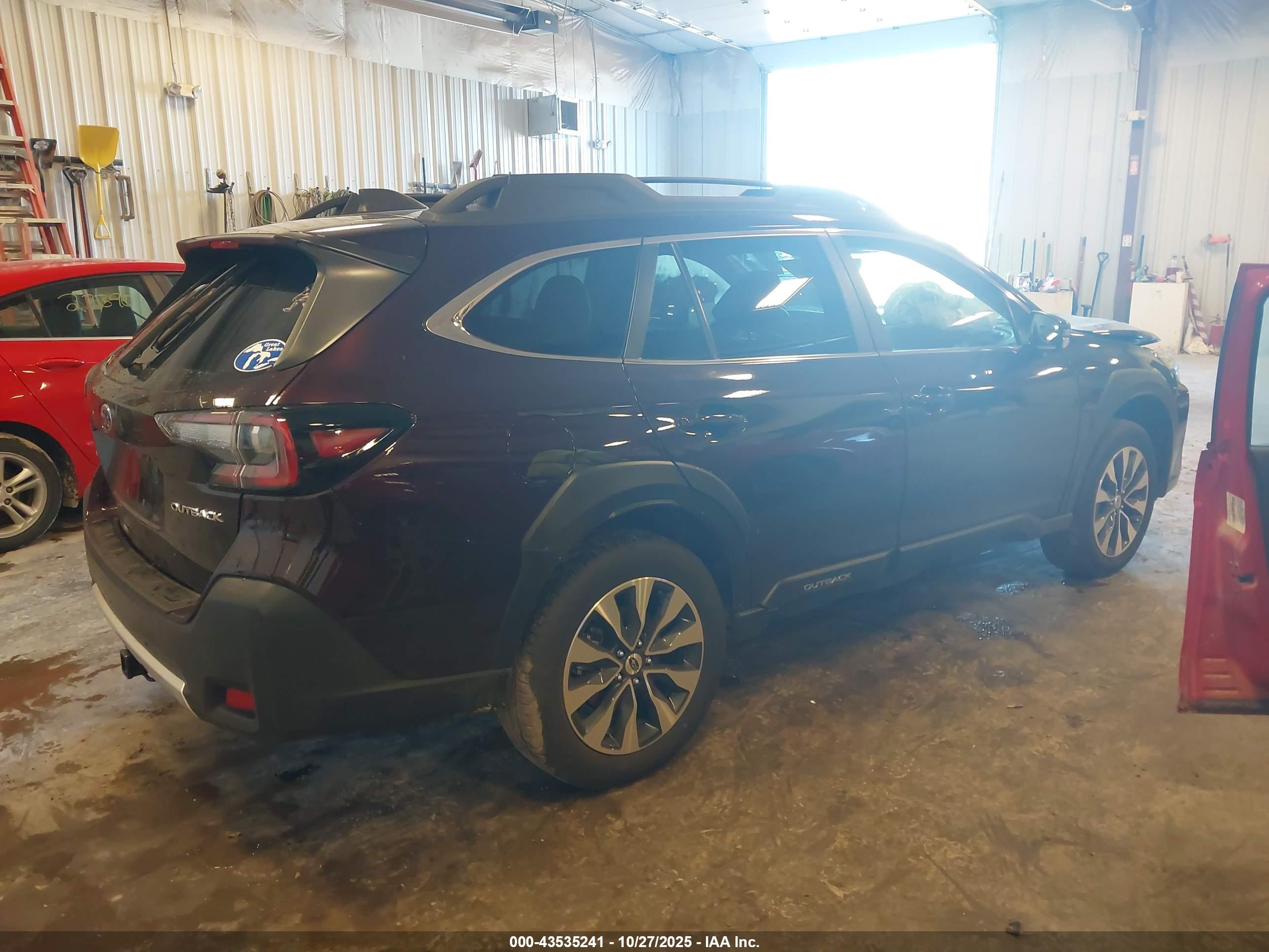 SUBARU OUTBACK image 4