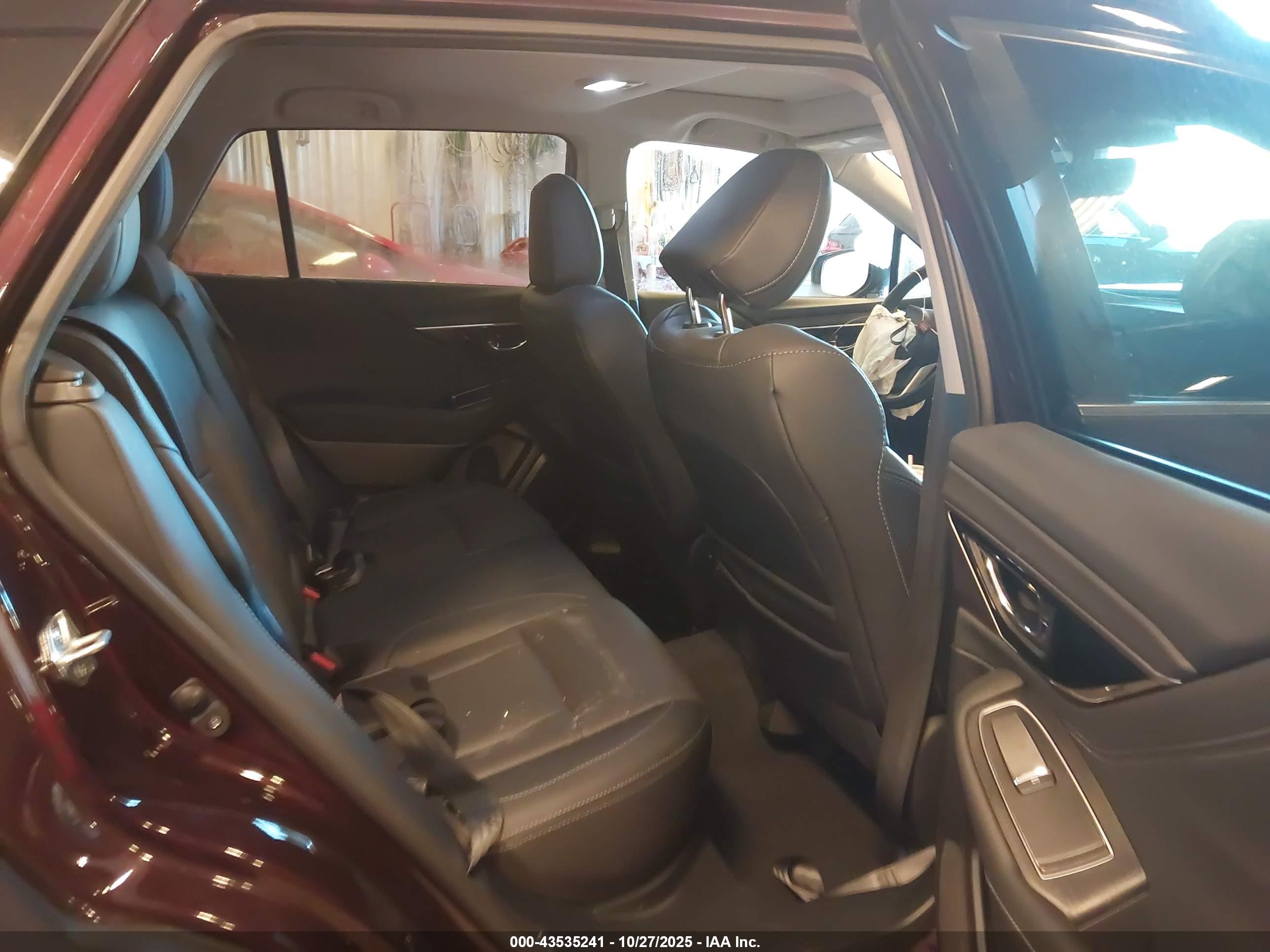 SUBARU OUTBACK image 8