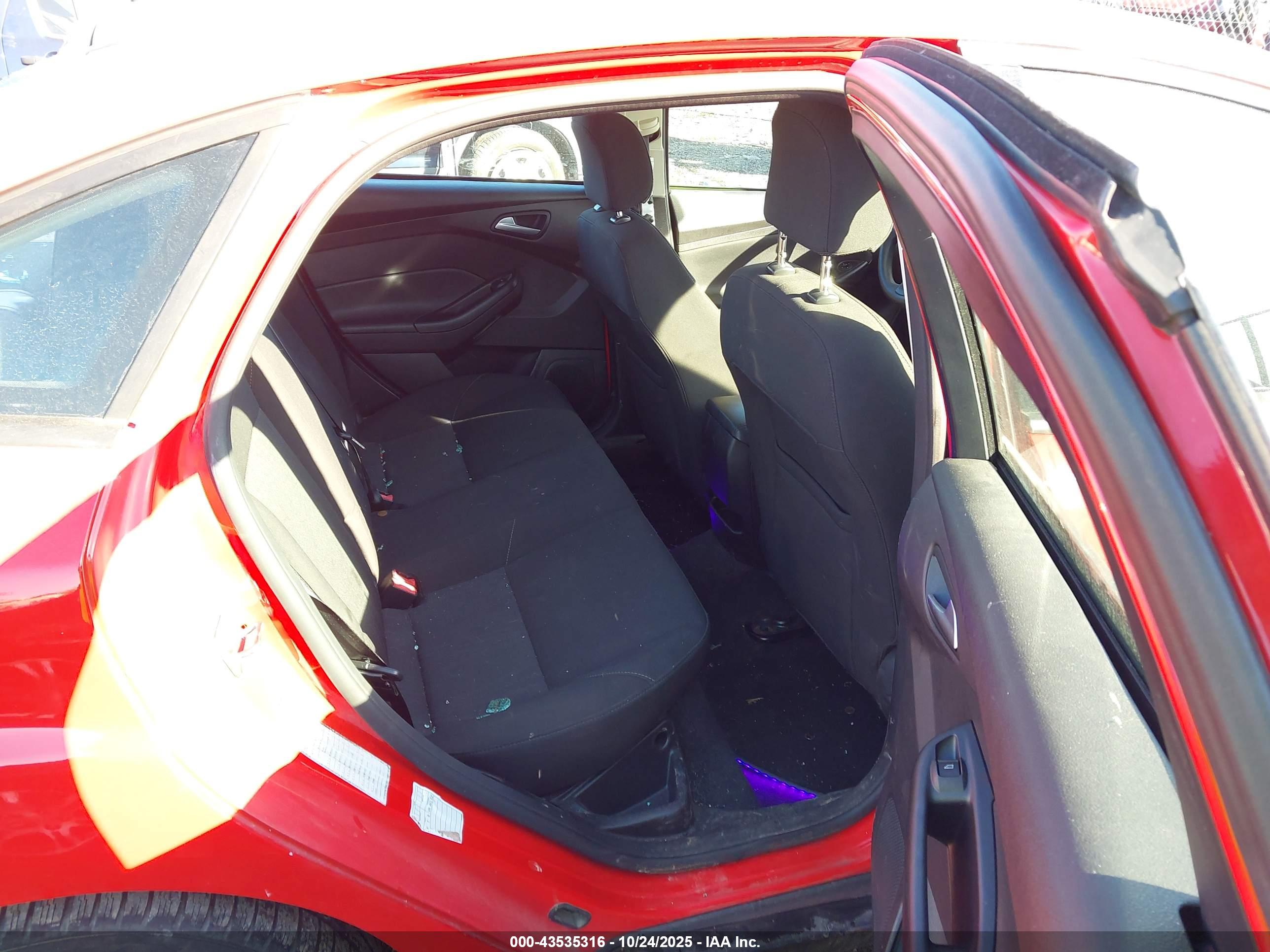 FORD FOCUS image 8
