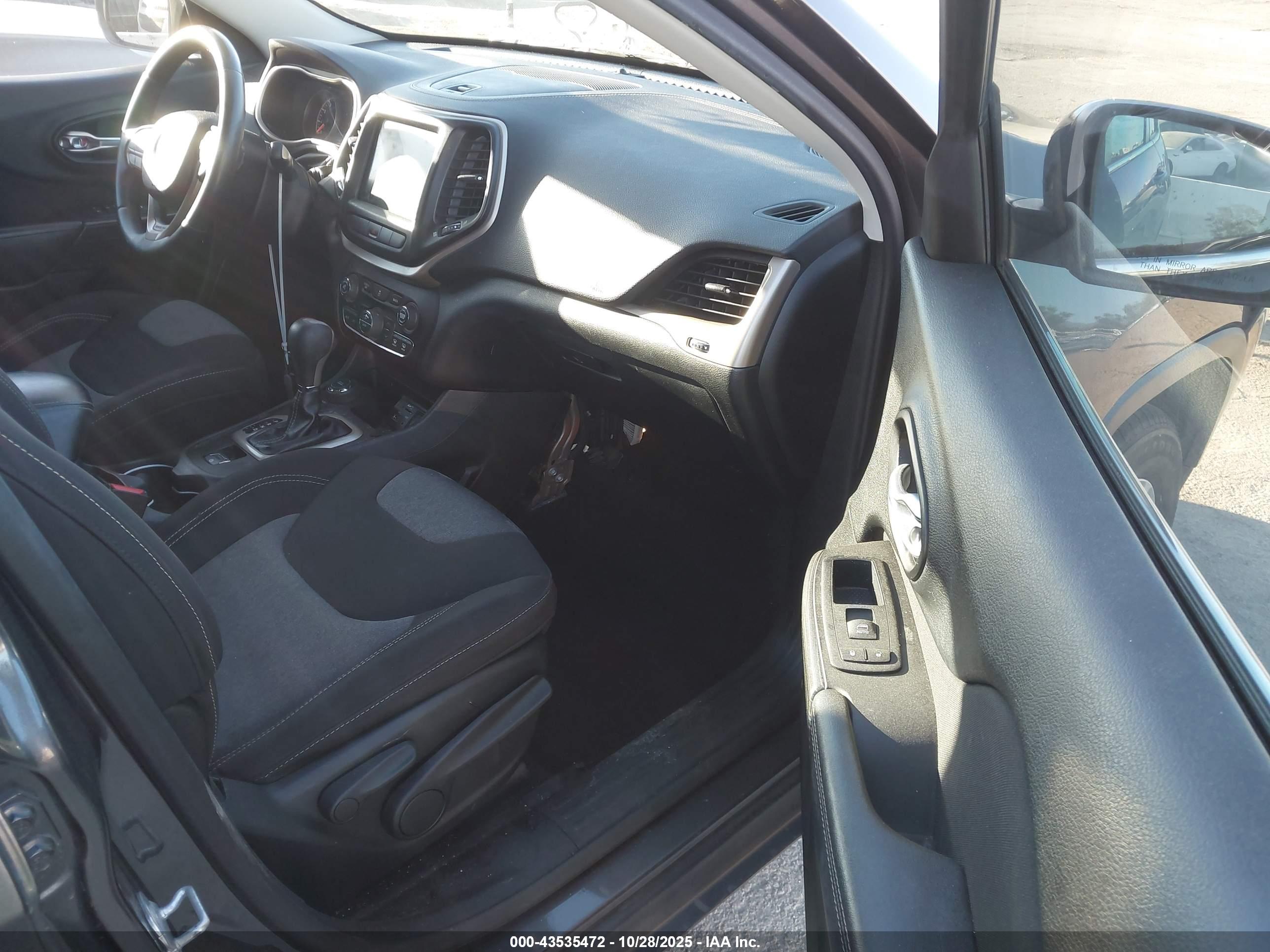 JEEP CHEROKEE image 5