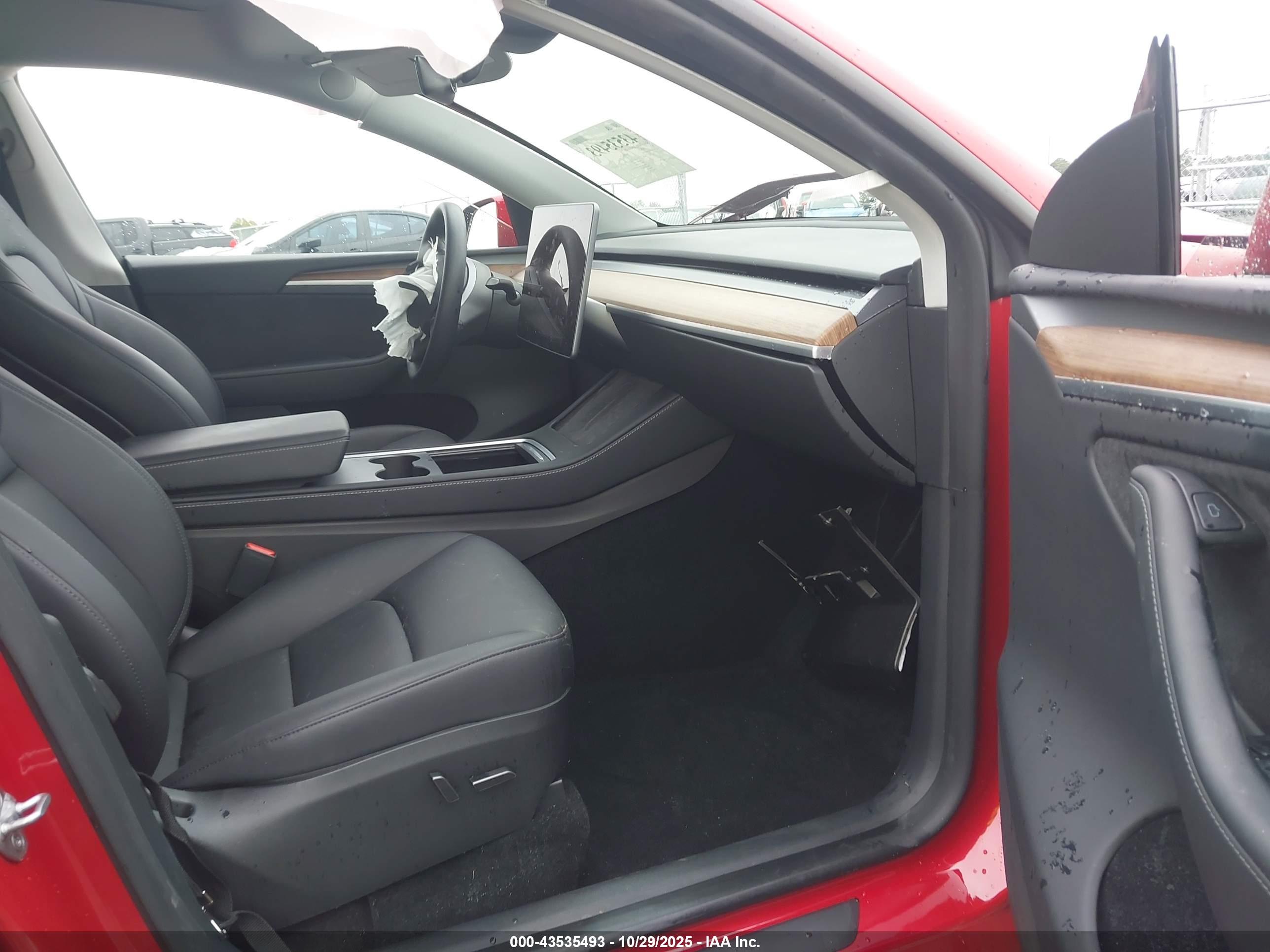 TESLA MODEL image 5