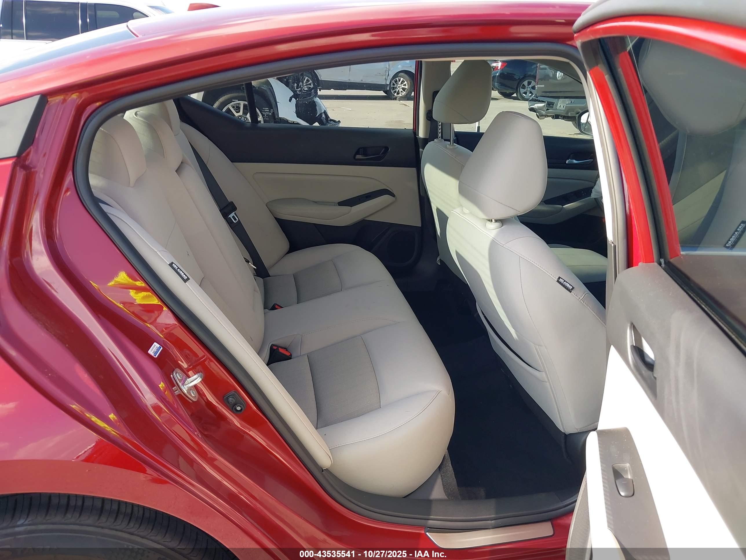 NISSAN ALTIMA image 8