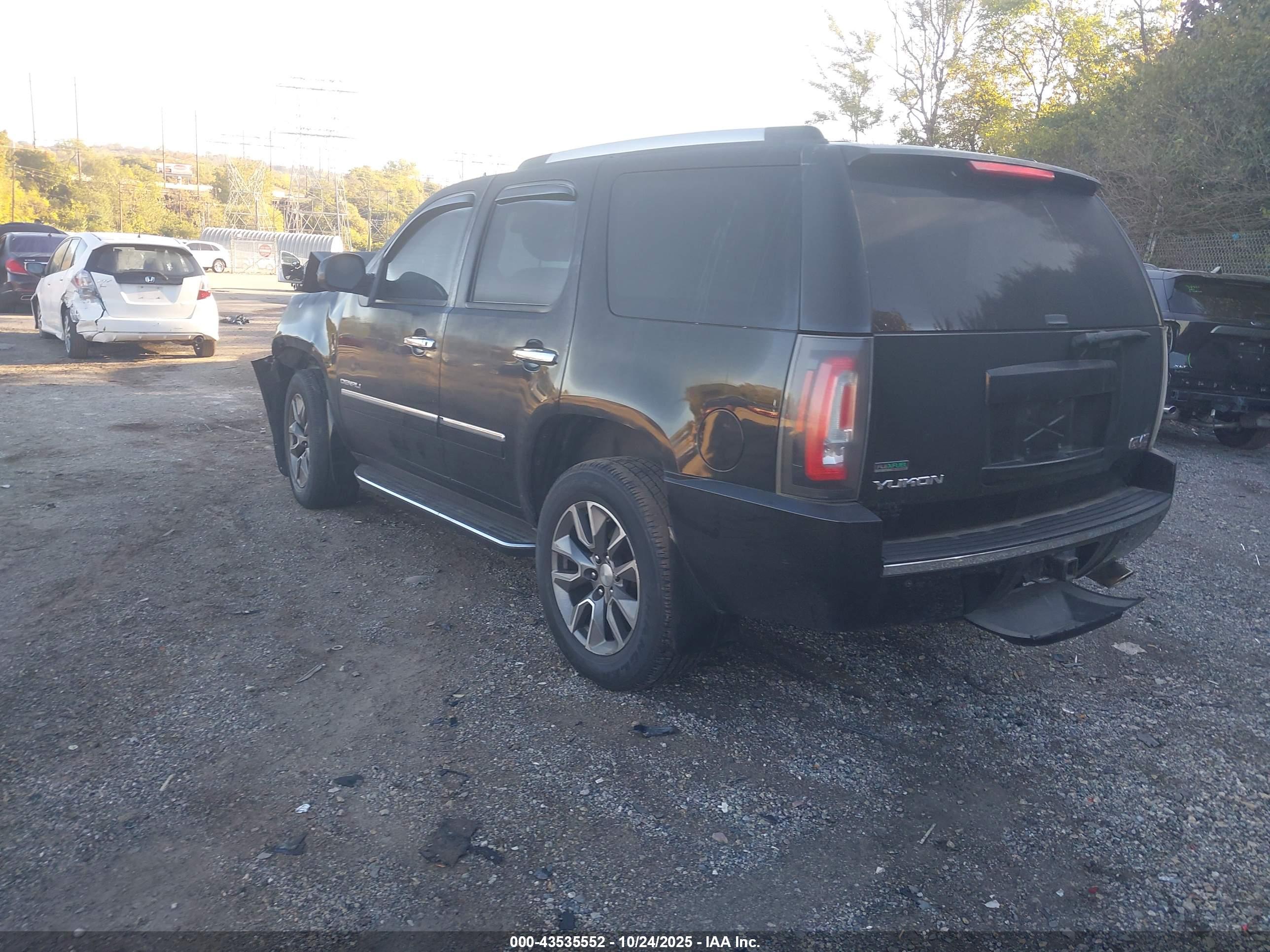 GMC YUKON image 3