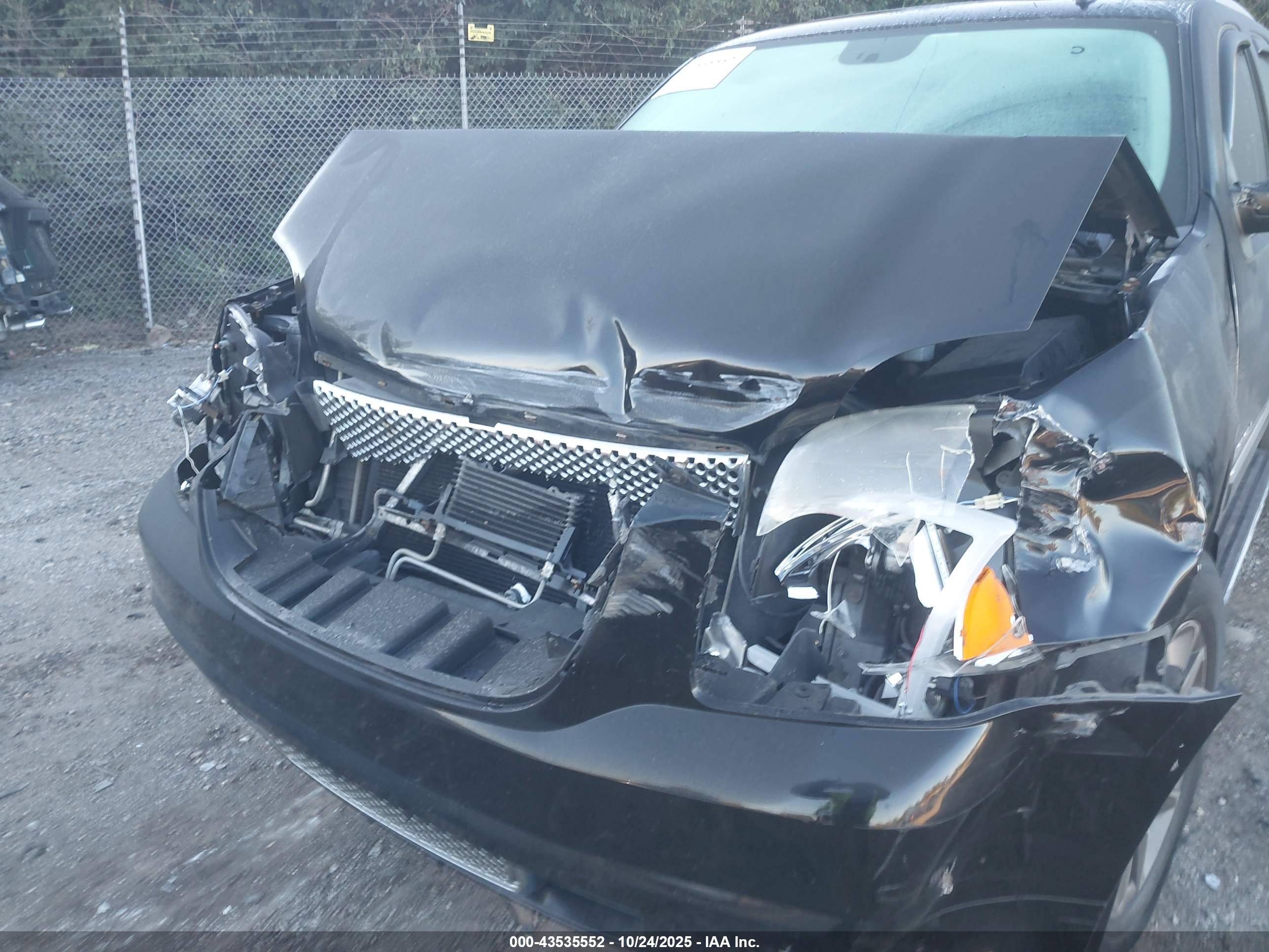 GMC YUKON image 6
