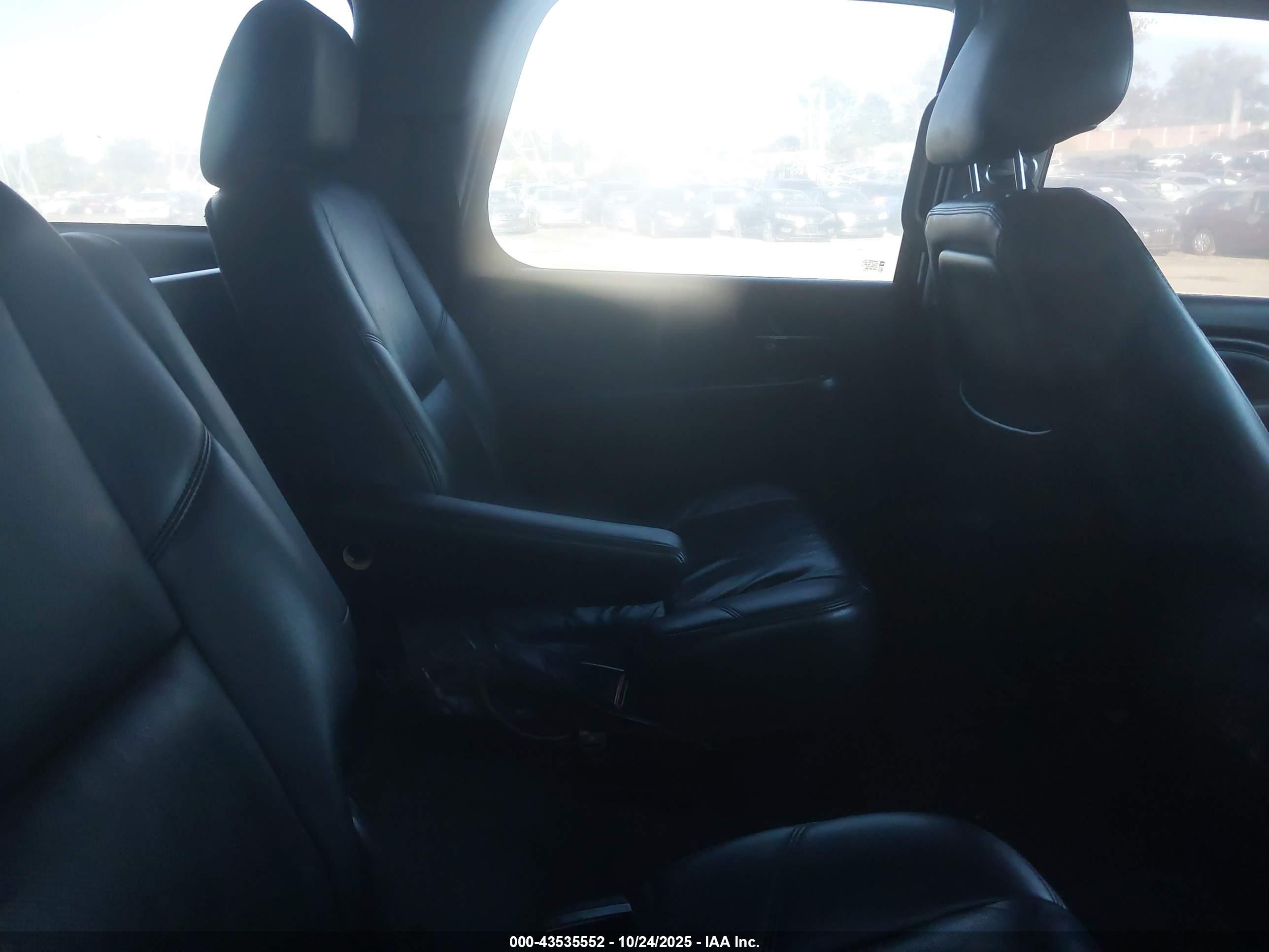 GMC YUKON image 8