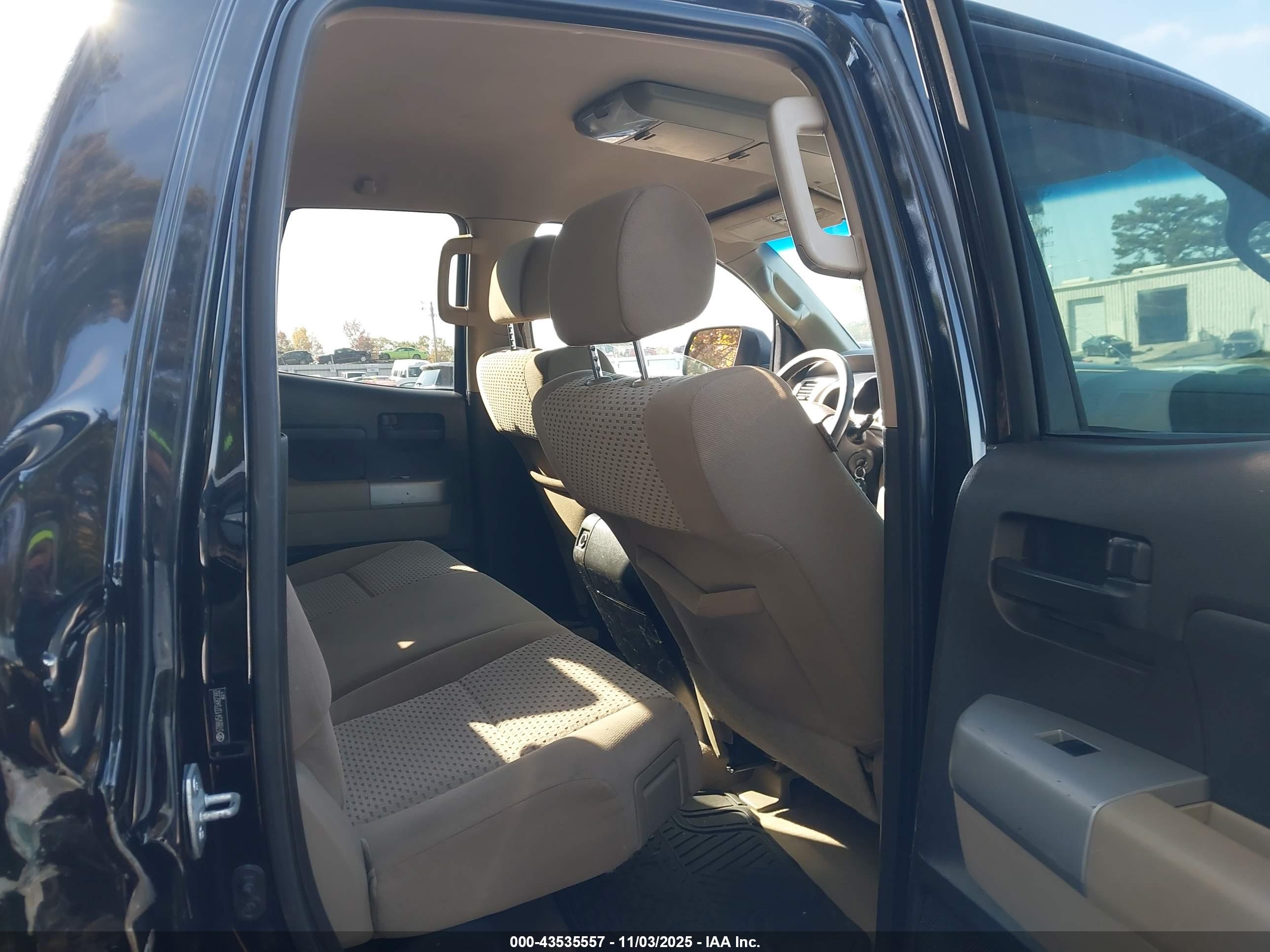 TOYOTA TUNDRA image 8