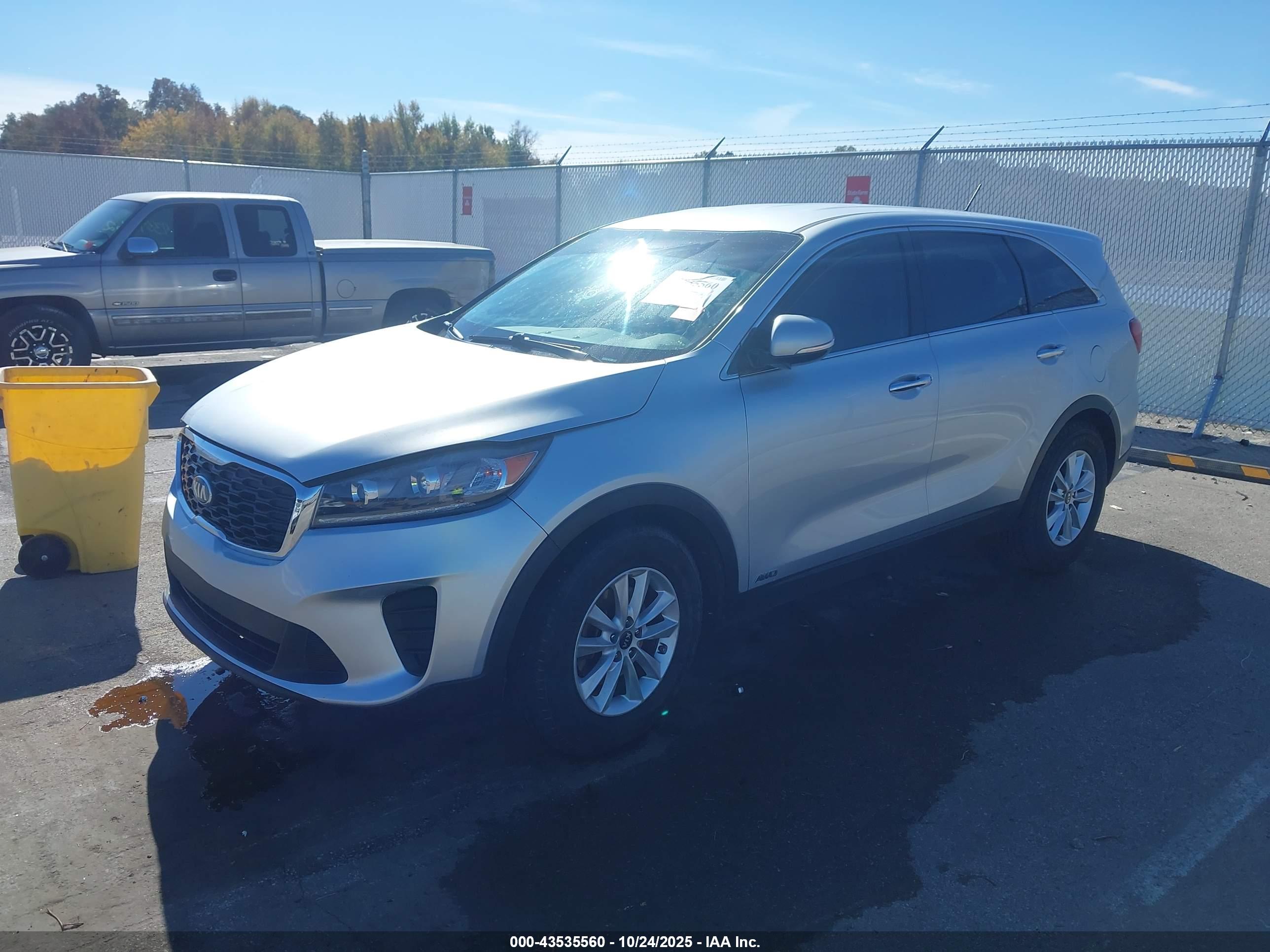 KIA SORENTO image 2