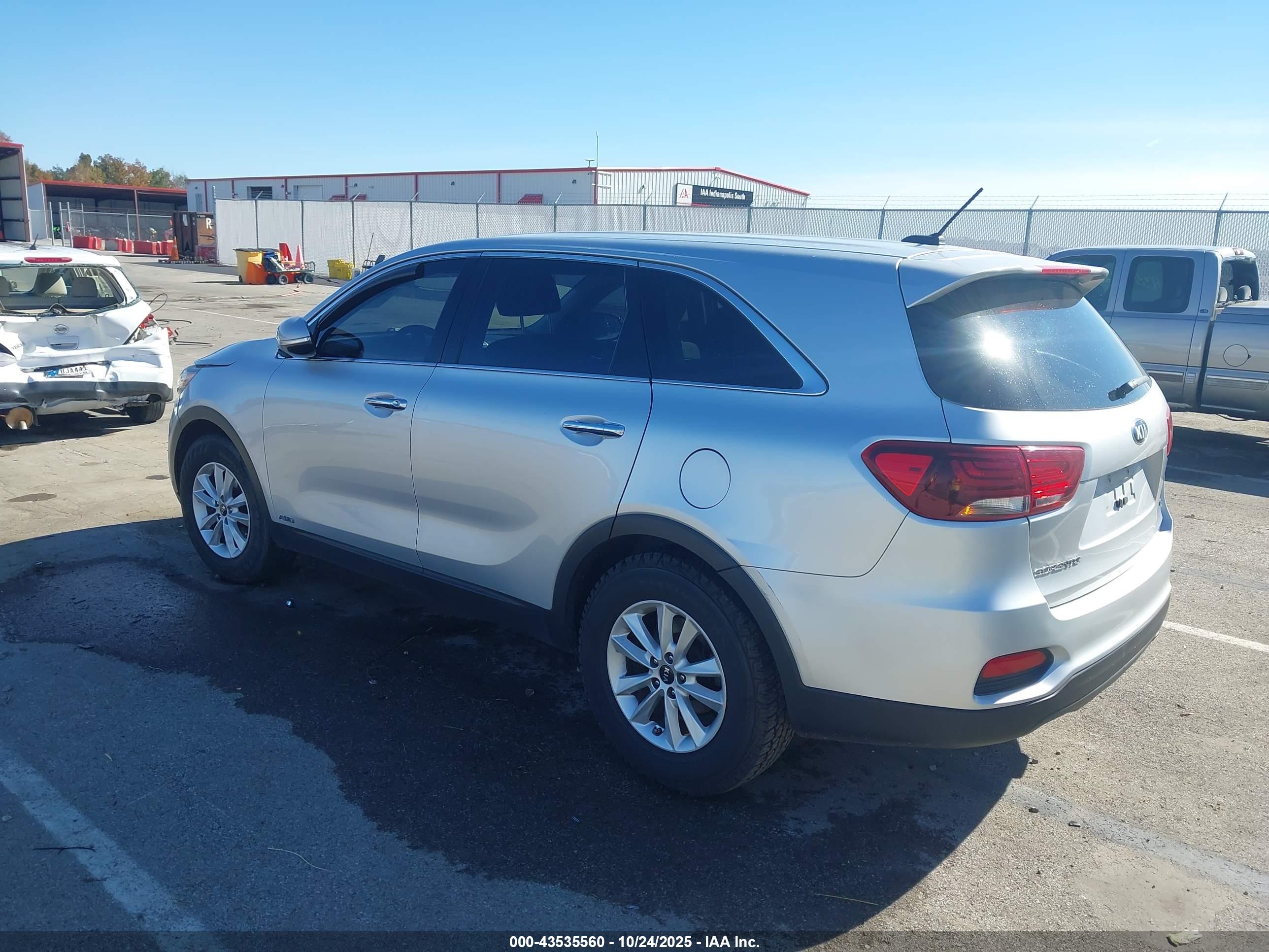 KIA SORENTO image 3