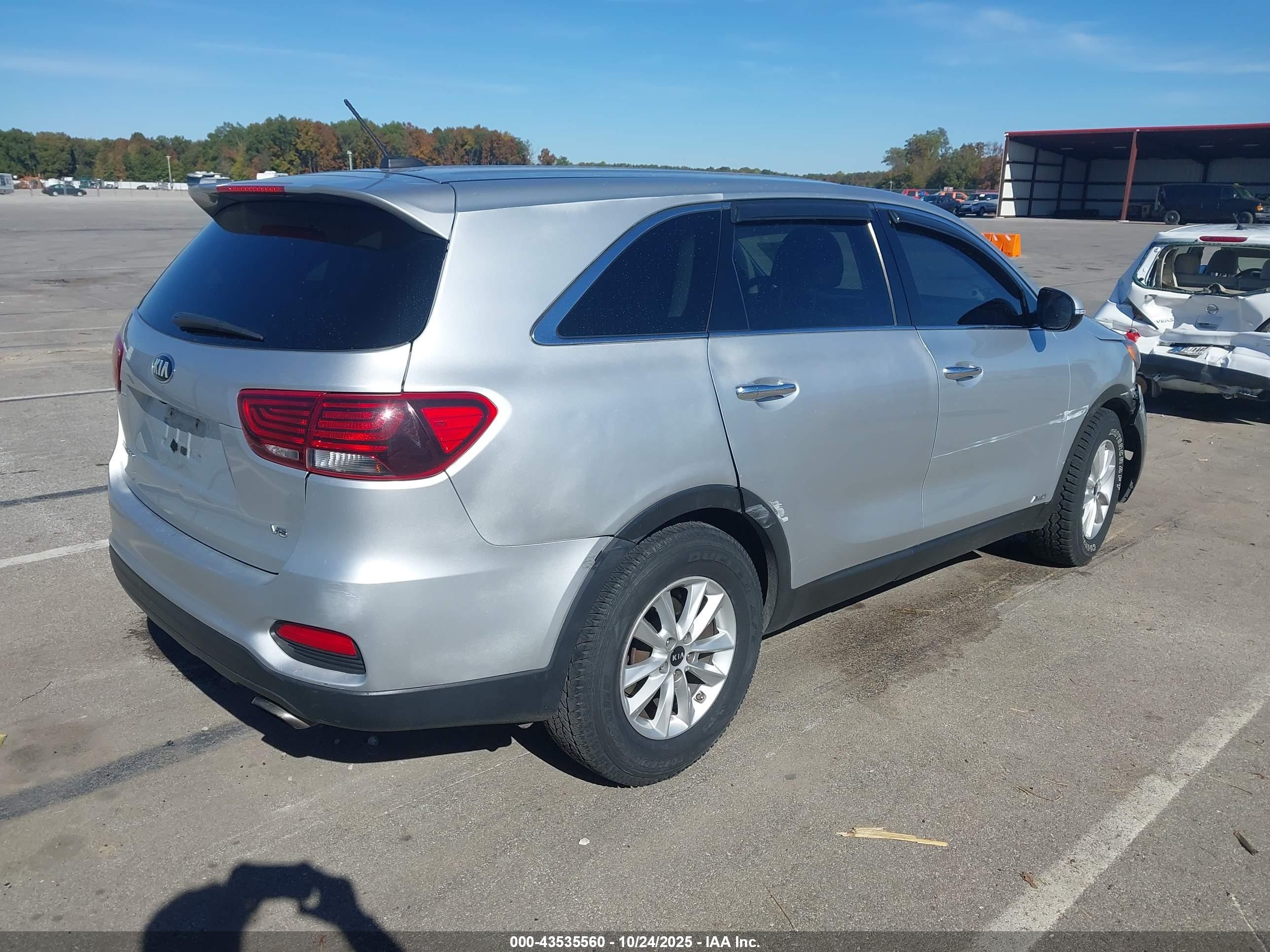 KIA SORENTO image 4
