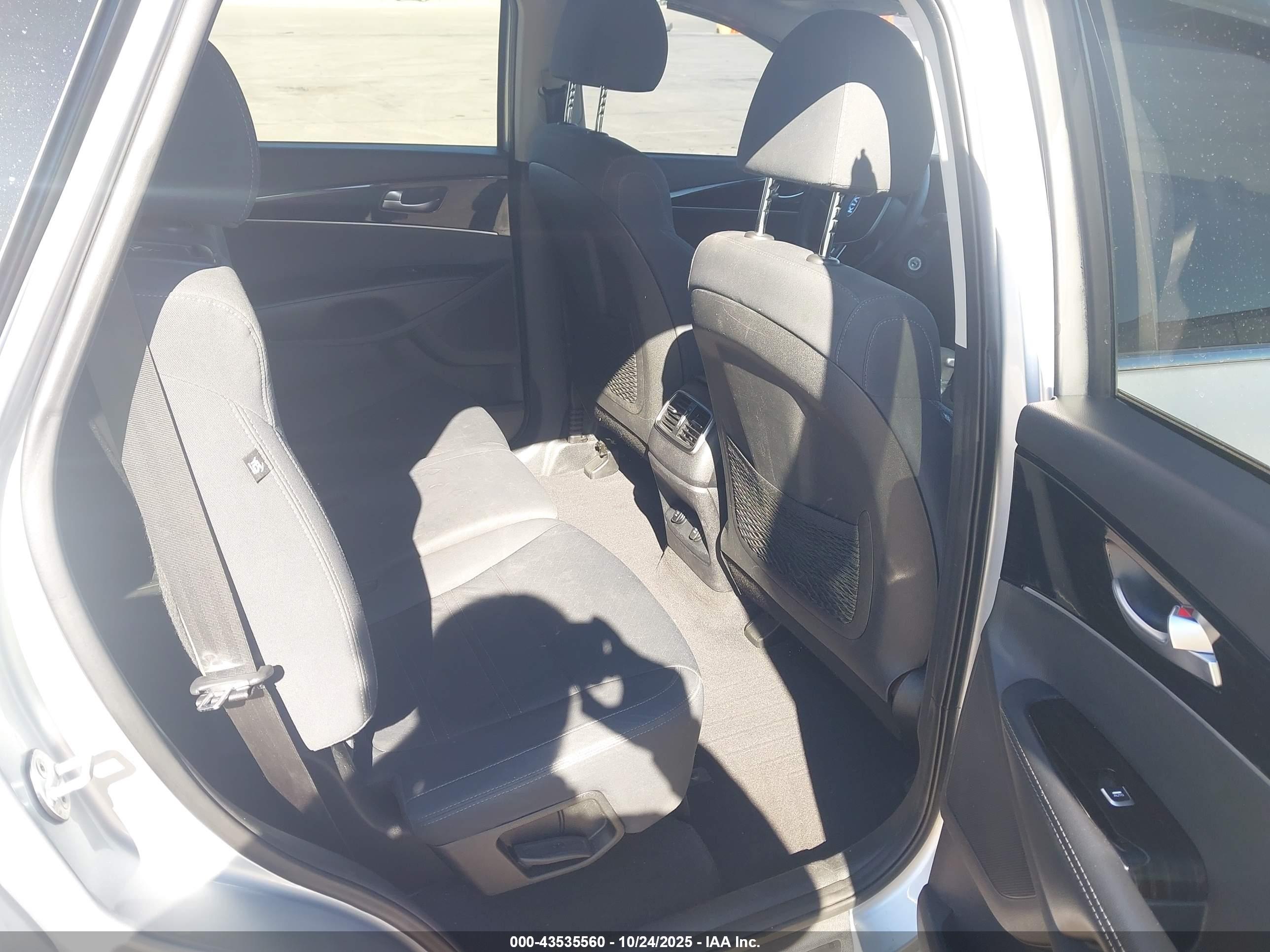 KIA SORENTO image 8
