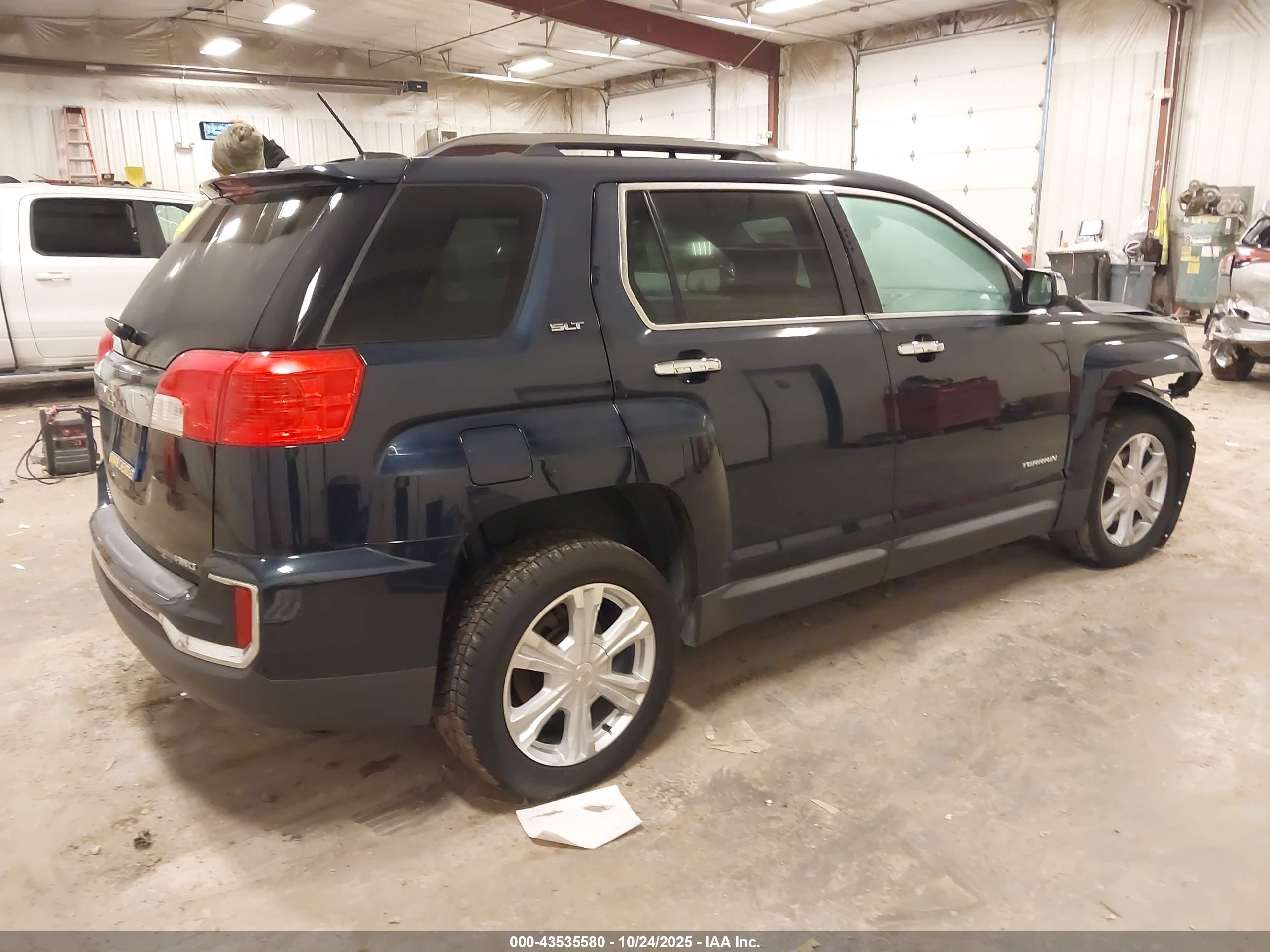 GMC TERRAIN image 4