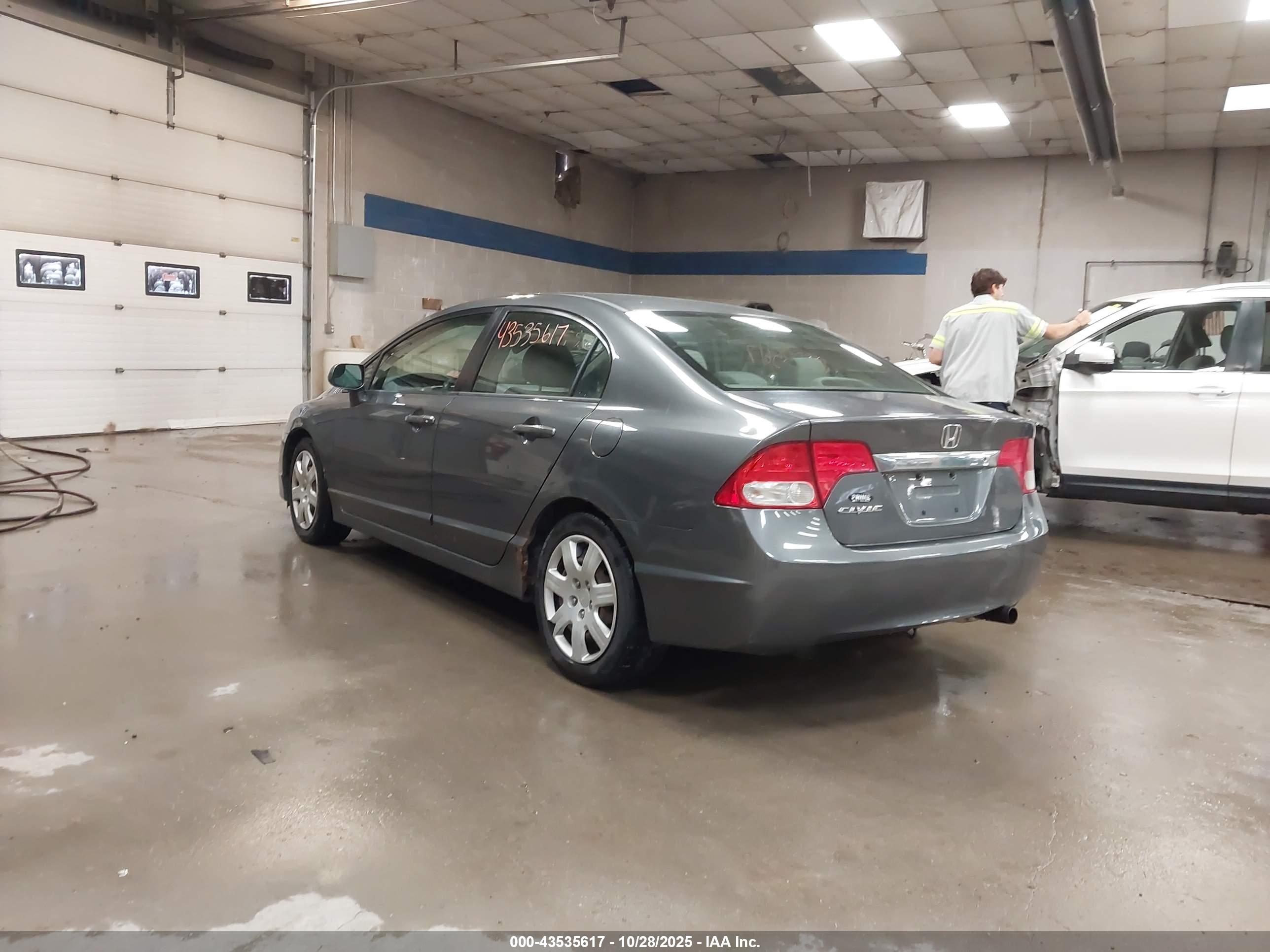 HONDA CIVIC image 3
