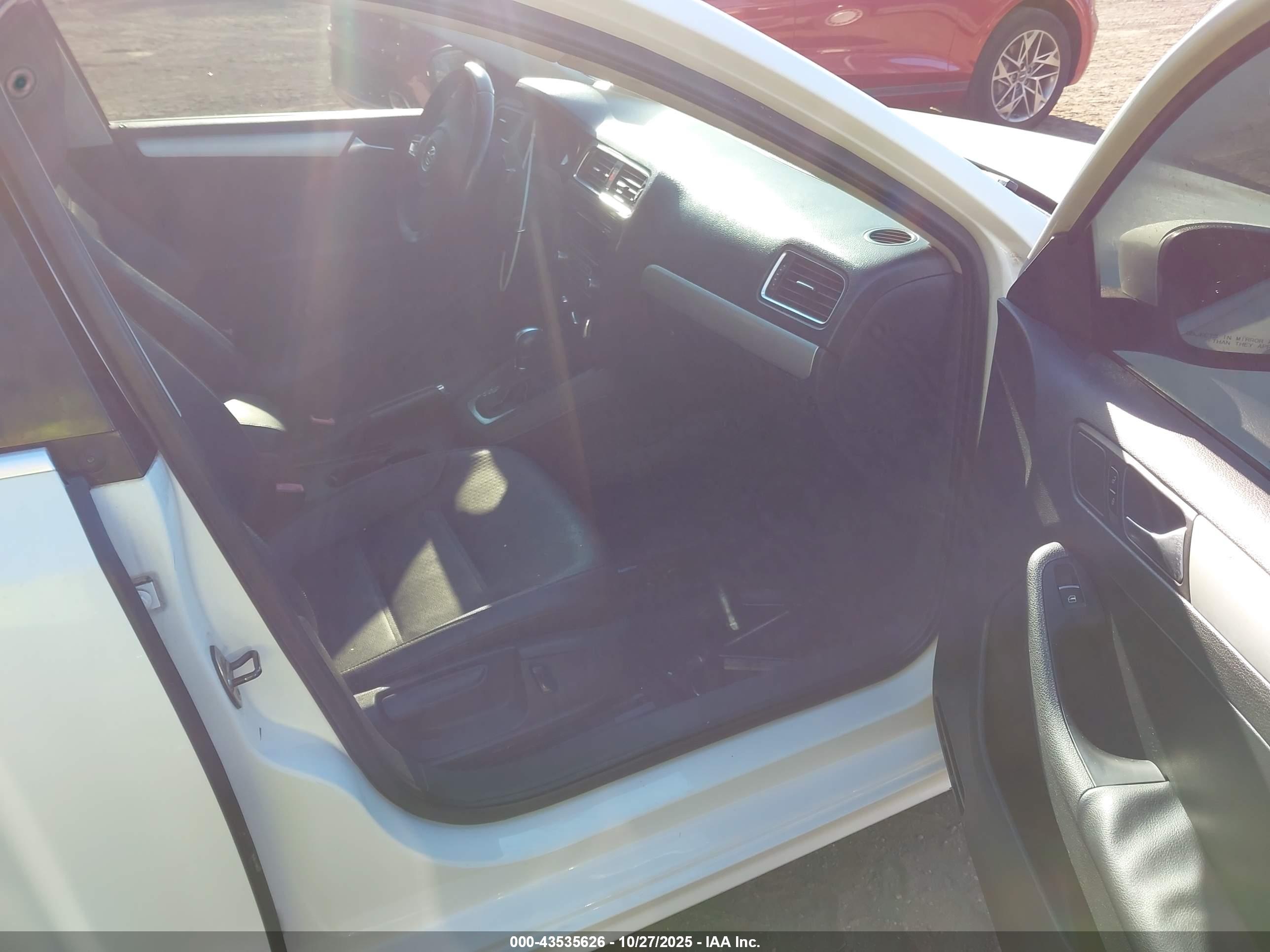 VOLKSWAGEN JETTA image 5
