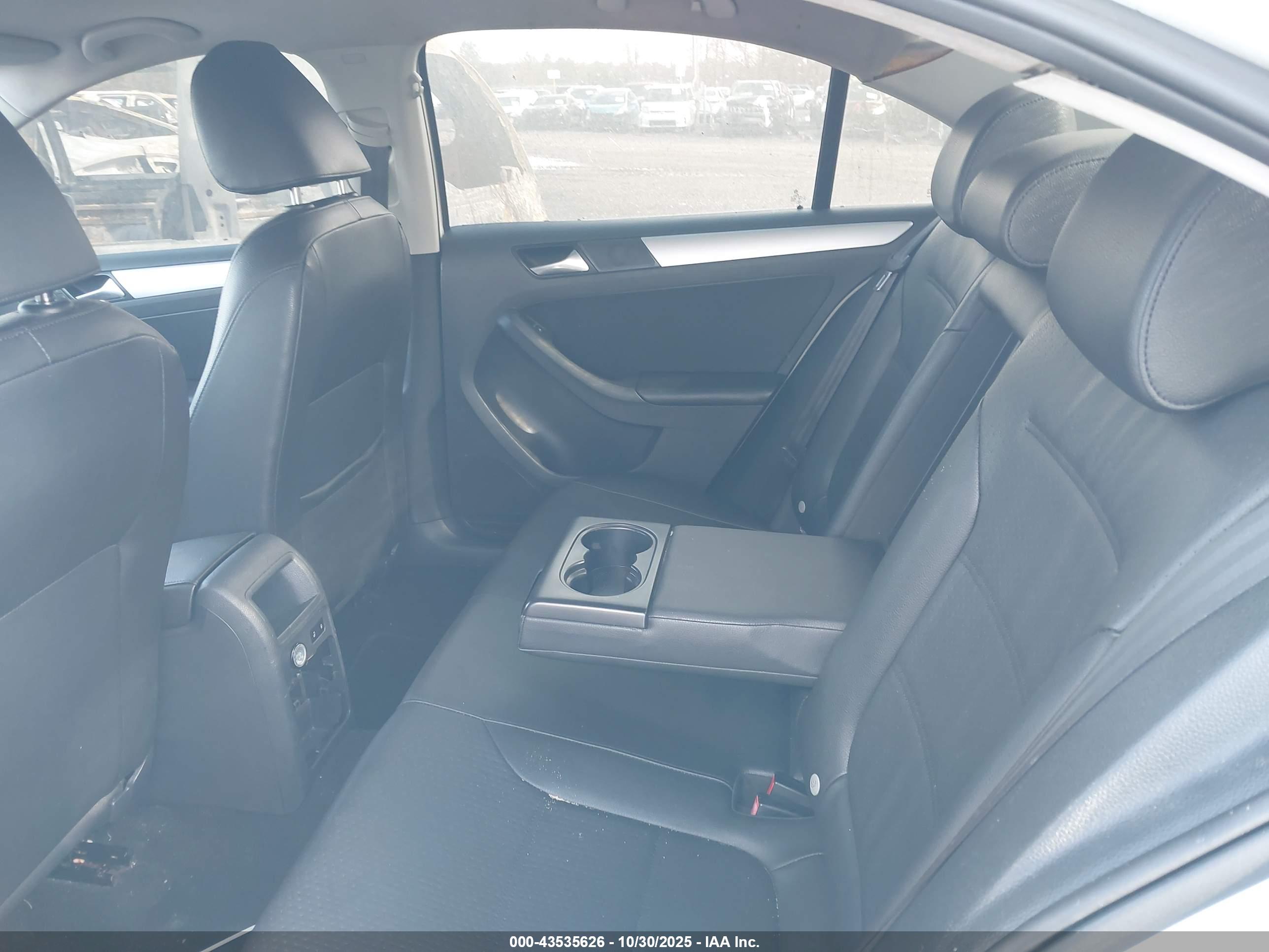 VOLKSWAGEN JETTA image 8