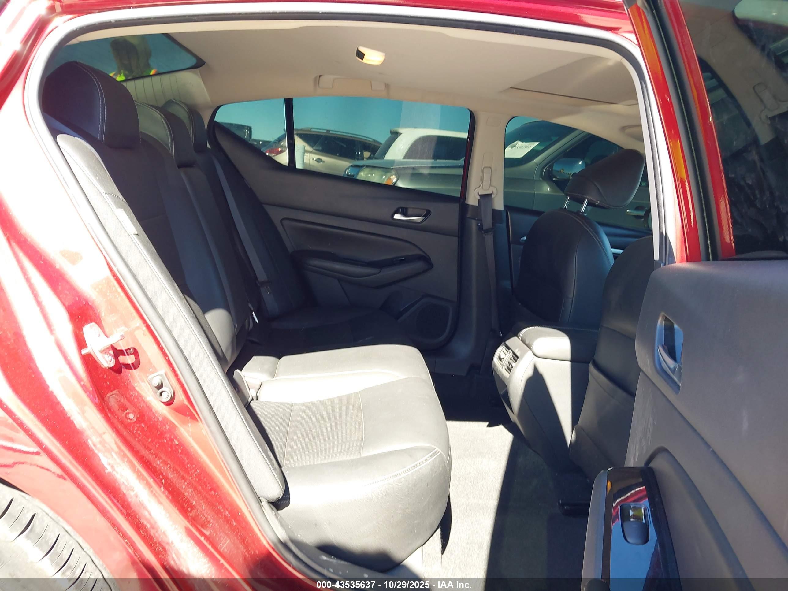 NISSAN ALTIMA image 8