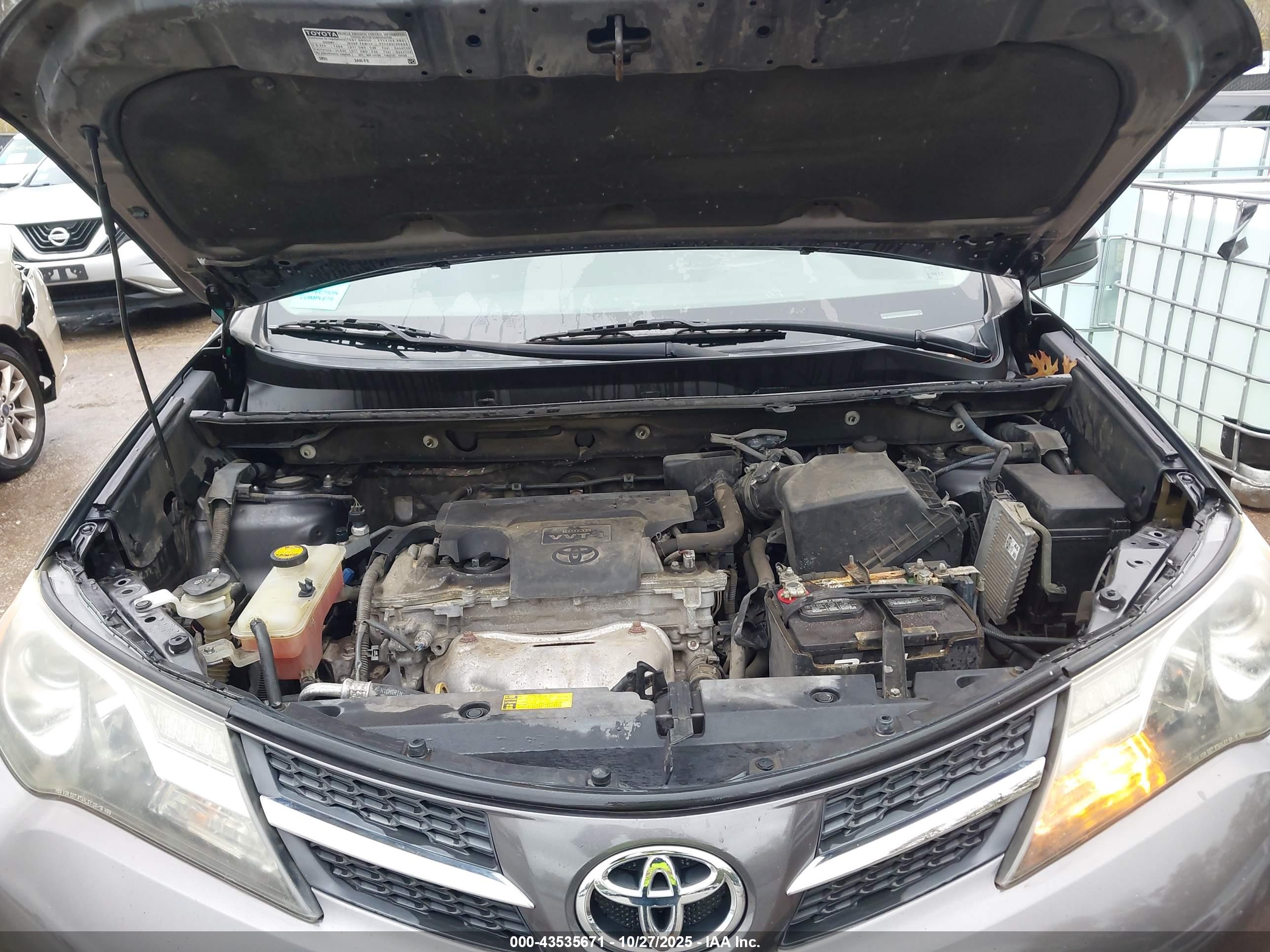 TOYOTA RAV4 image 10