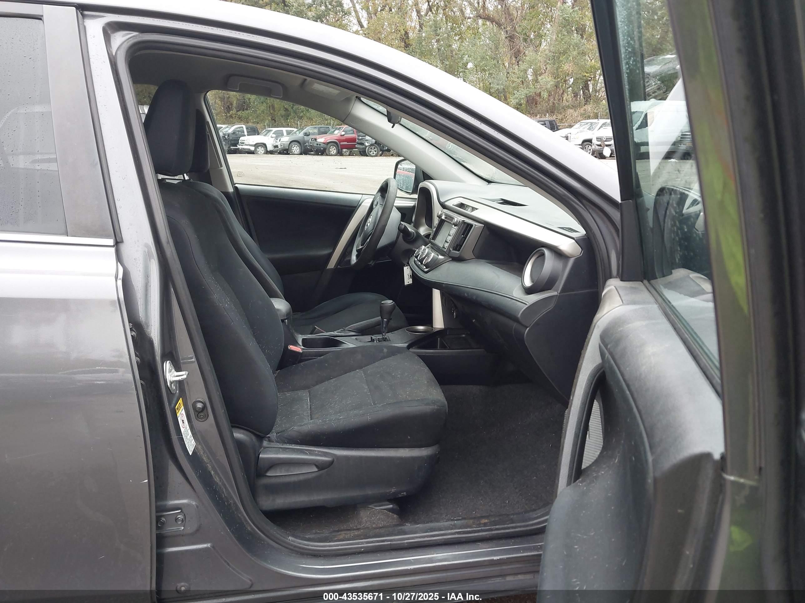 TOYOTA RAV4 image 5