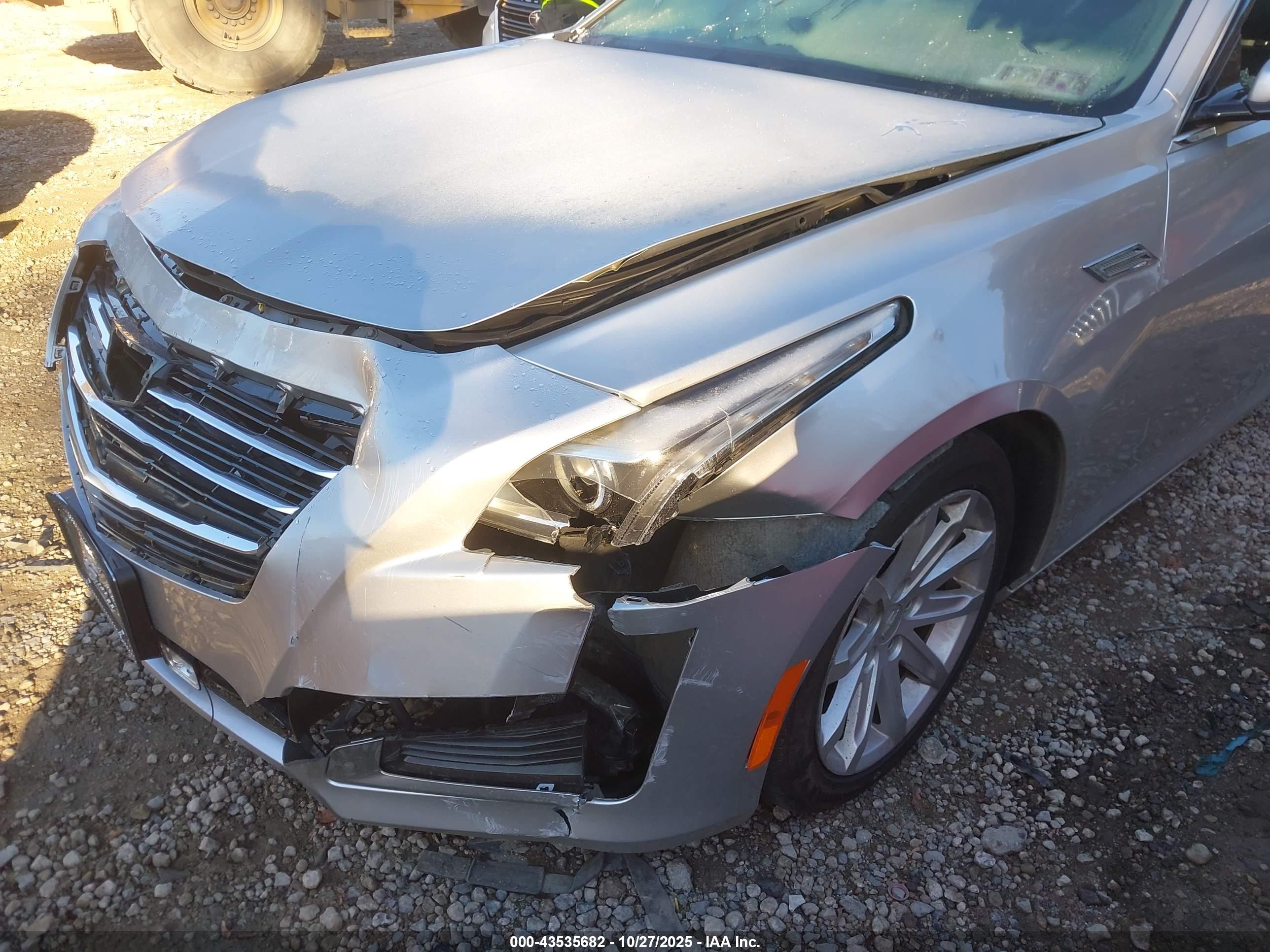 CADILLAC CTS image 6