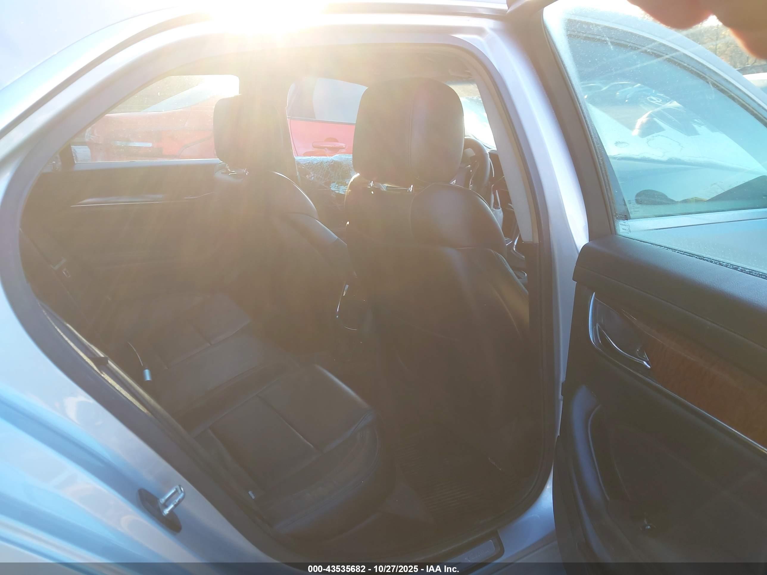 CADILLAC CTS image 8