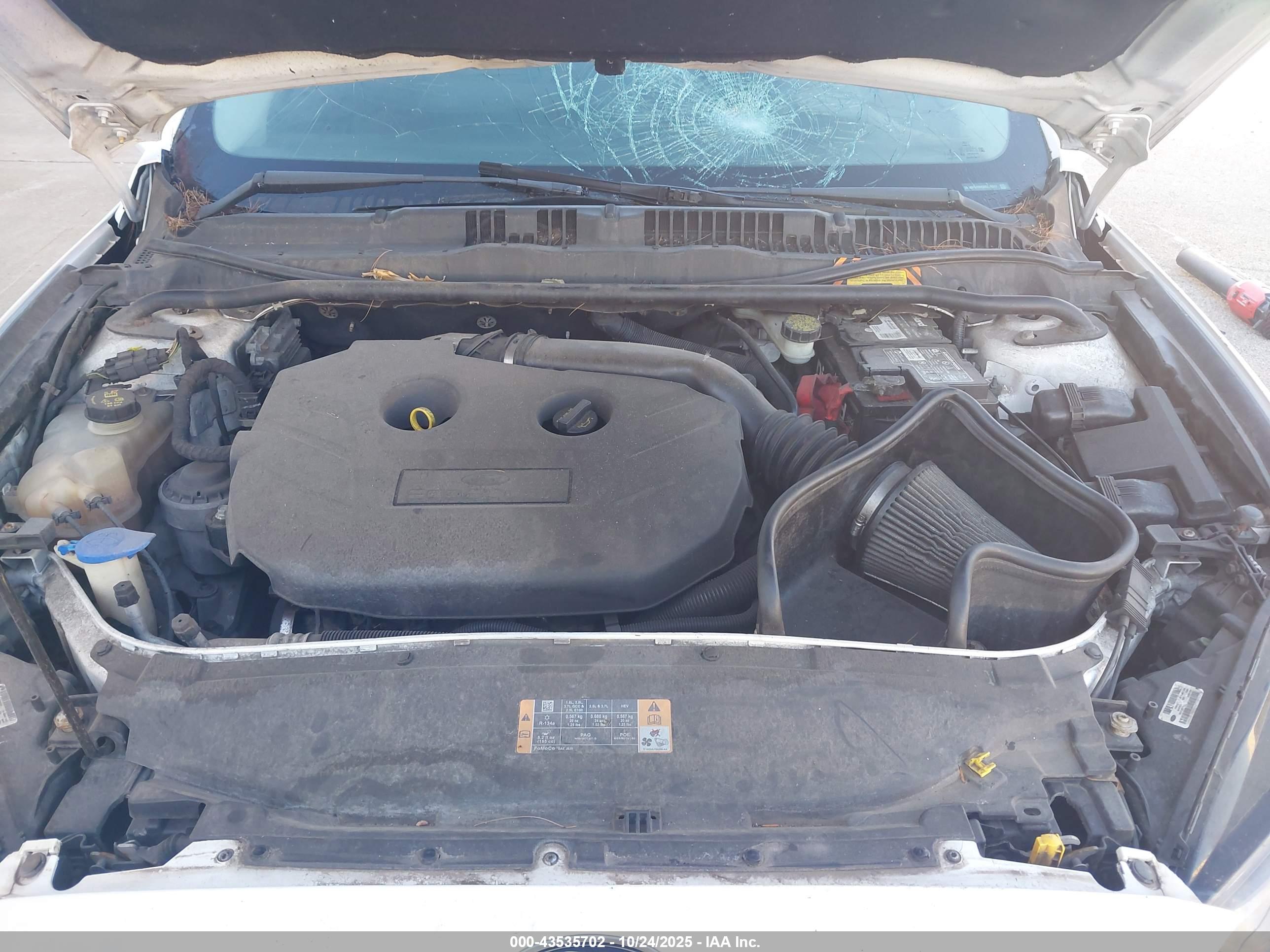 FORD FUSION image 10