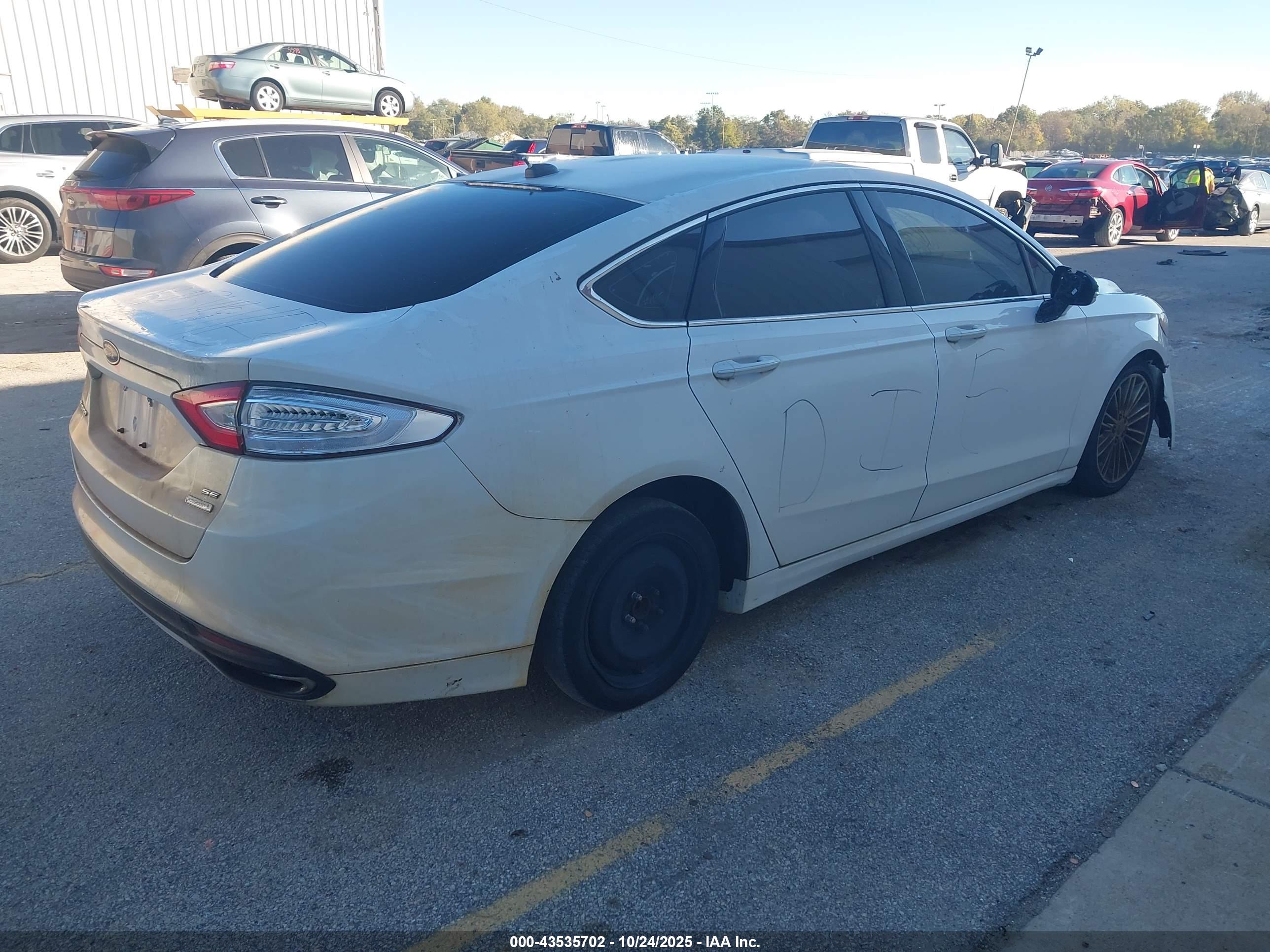 FORD FUSION image 4