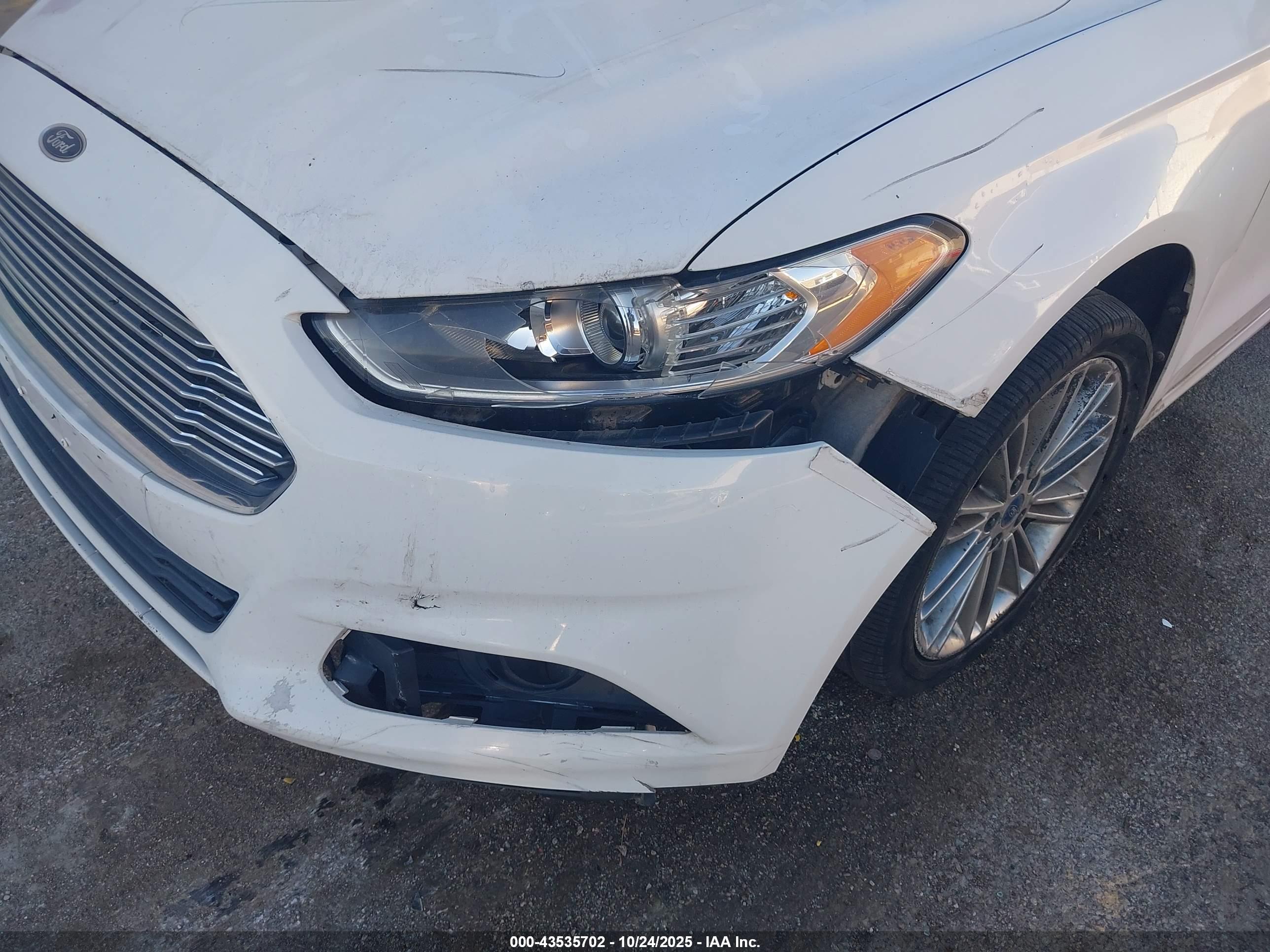 FORD FUSION image 6