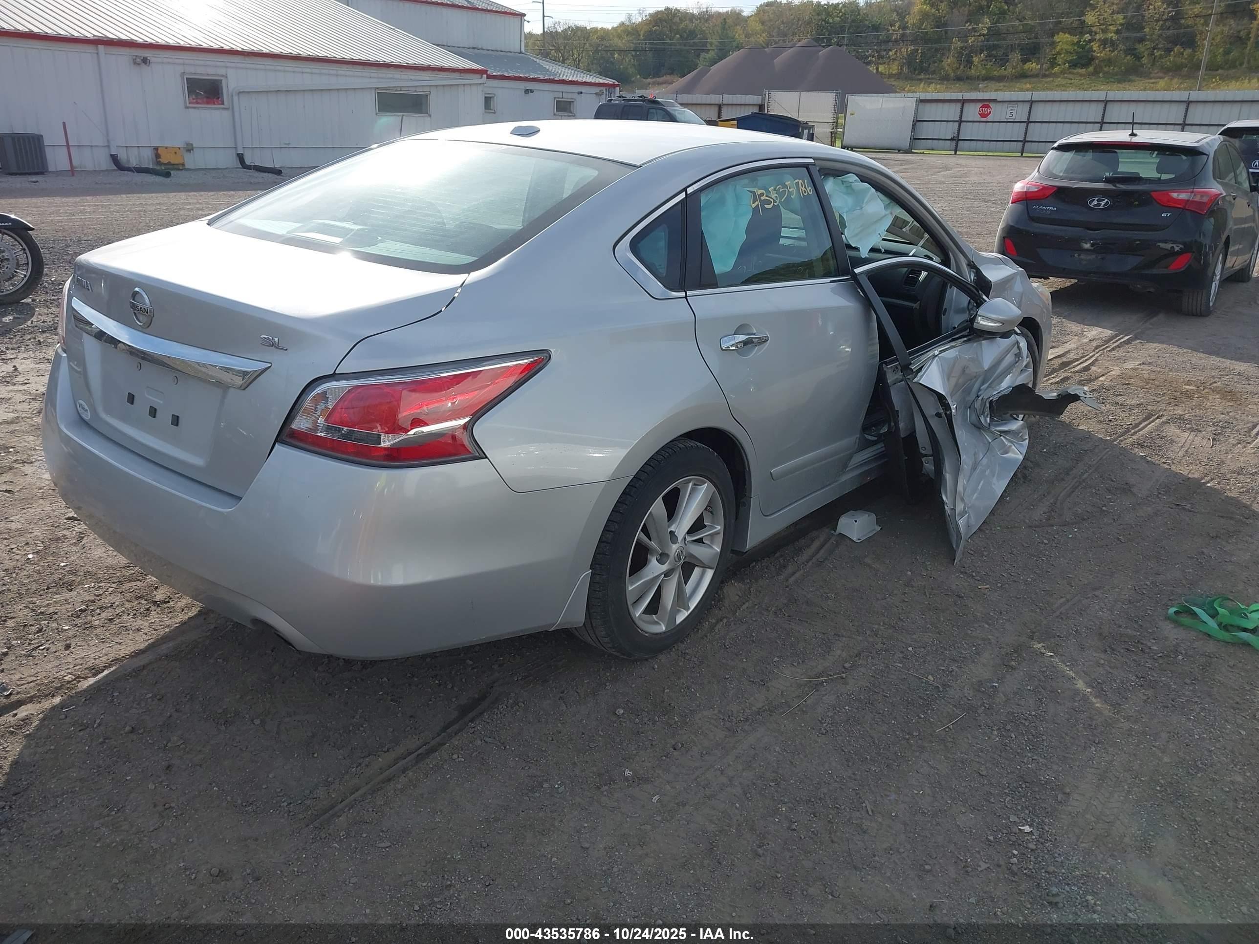 NISSAN ALTIMA image 4