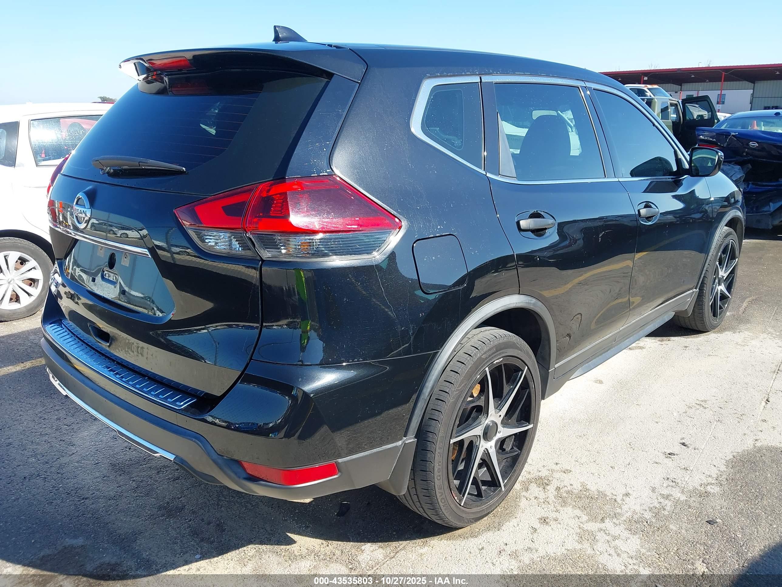 NISSAN ROGUE image 4